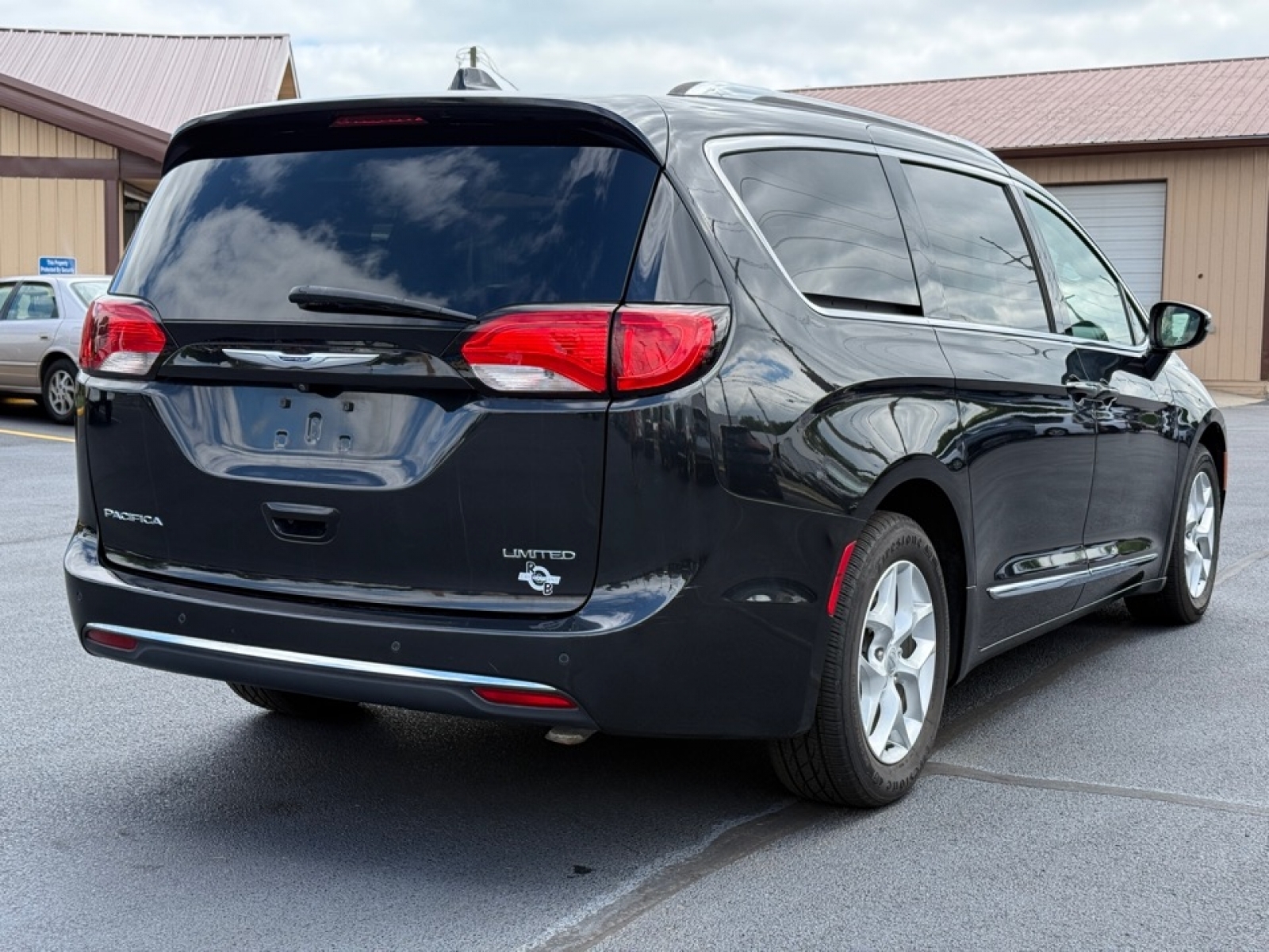 2020 Chrysler Pacifica Limited photo 8