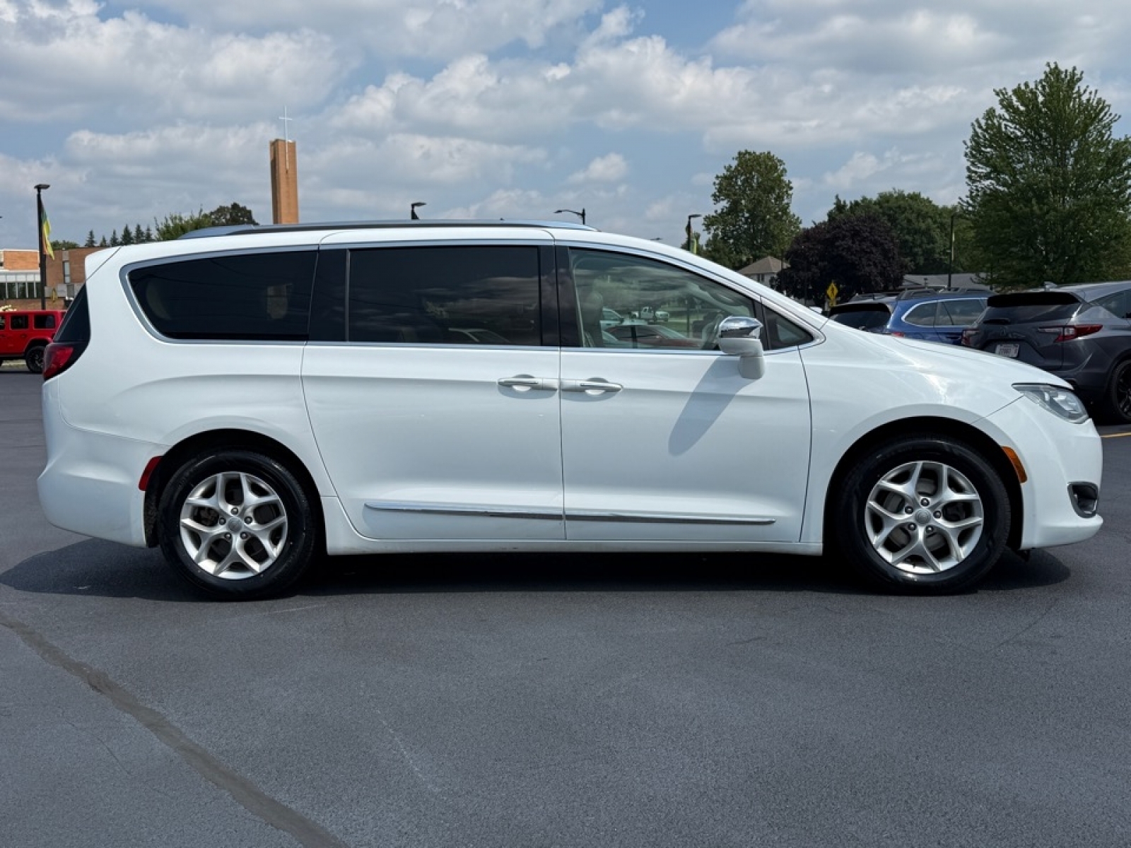 2020 Chrysler Pacifica Limited photo 9