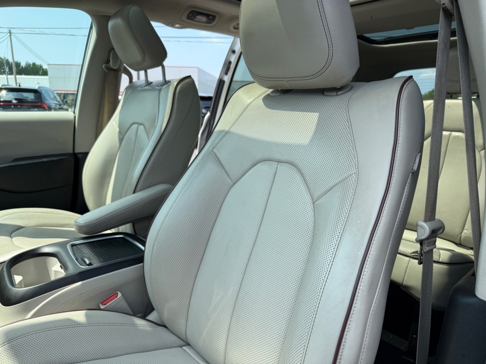 2020 Chrysler Pacifica Limited photo 16