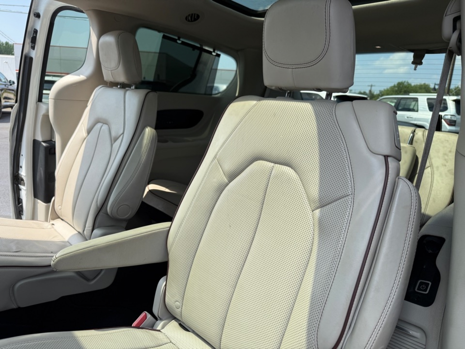 2020 Chrysler Pacifica Limited photo 17