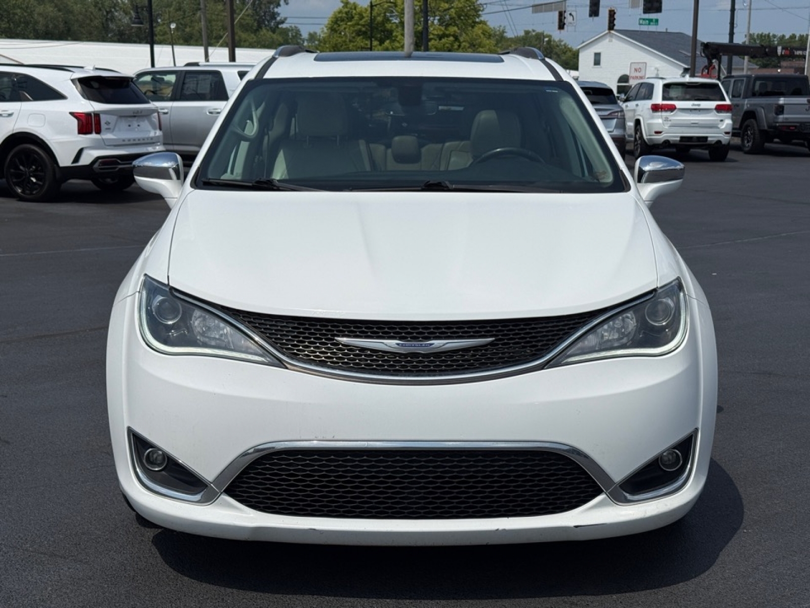 2020 Chrysler Pacifica Limited photo 3