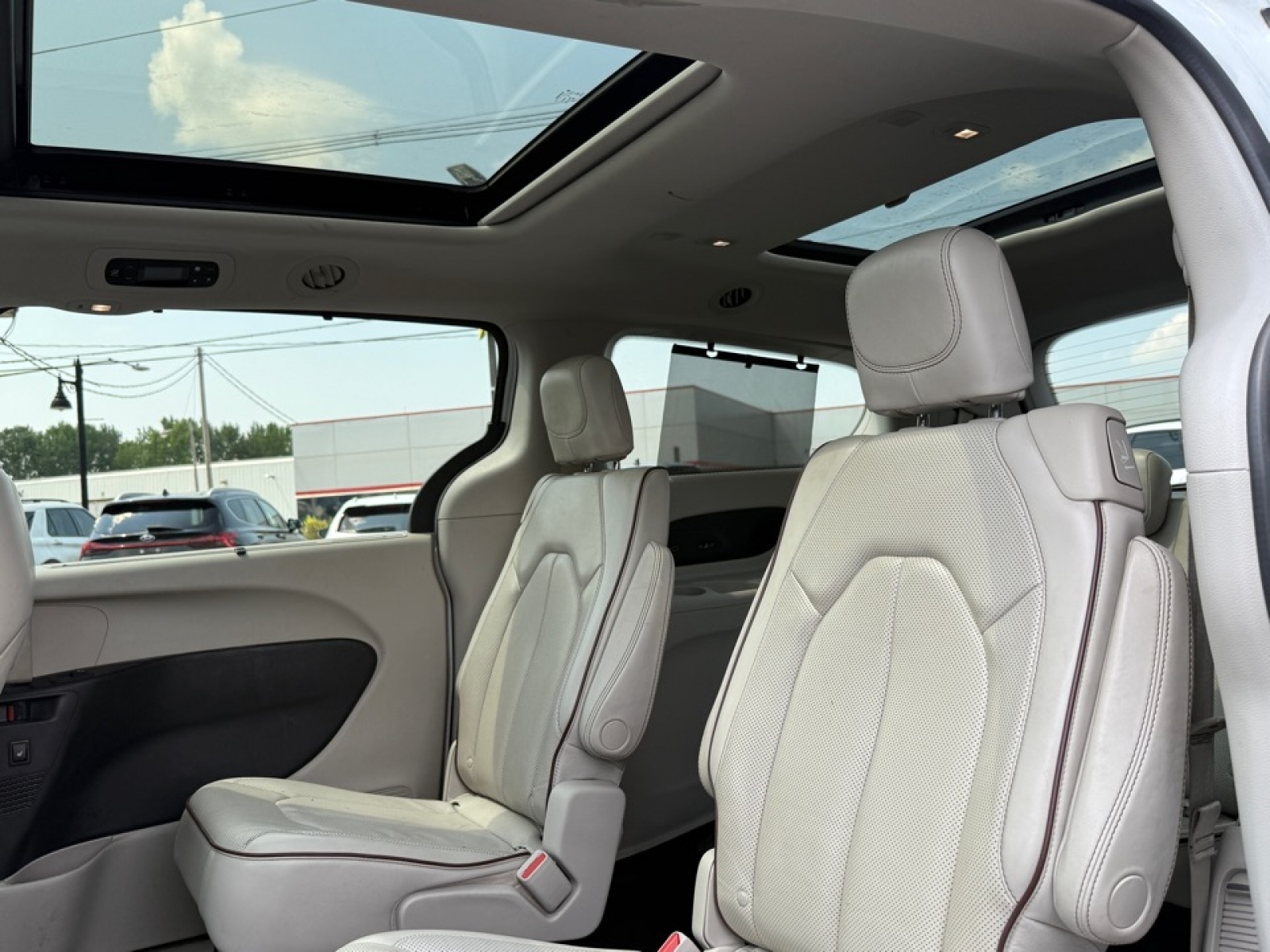 2020 Chrysler Pacifica Limited photo 41