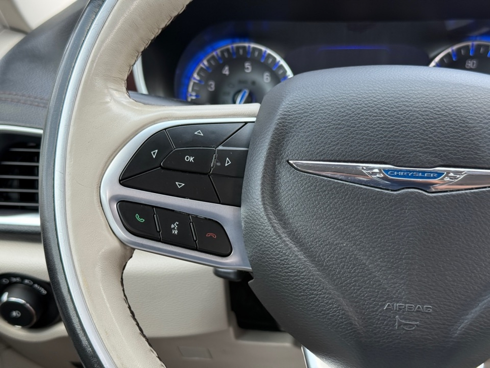 2020 Chrysler Pacifica Limited photo 24