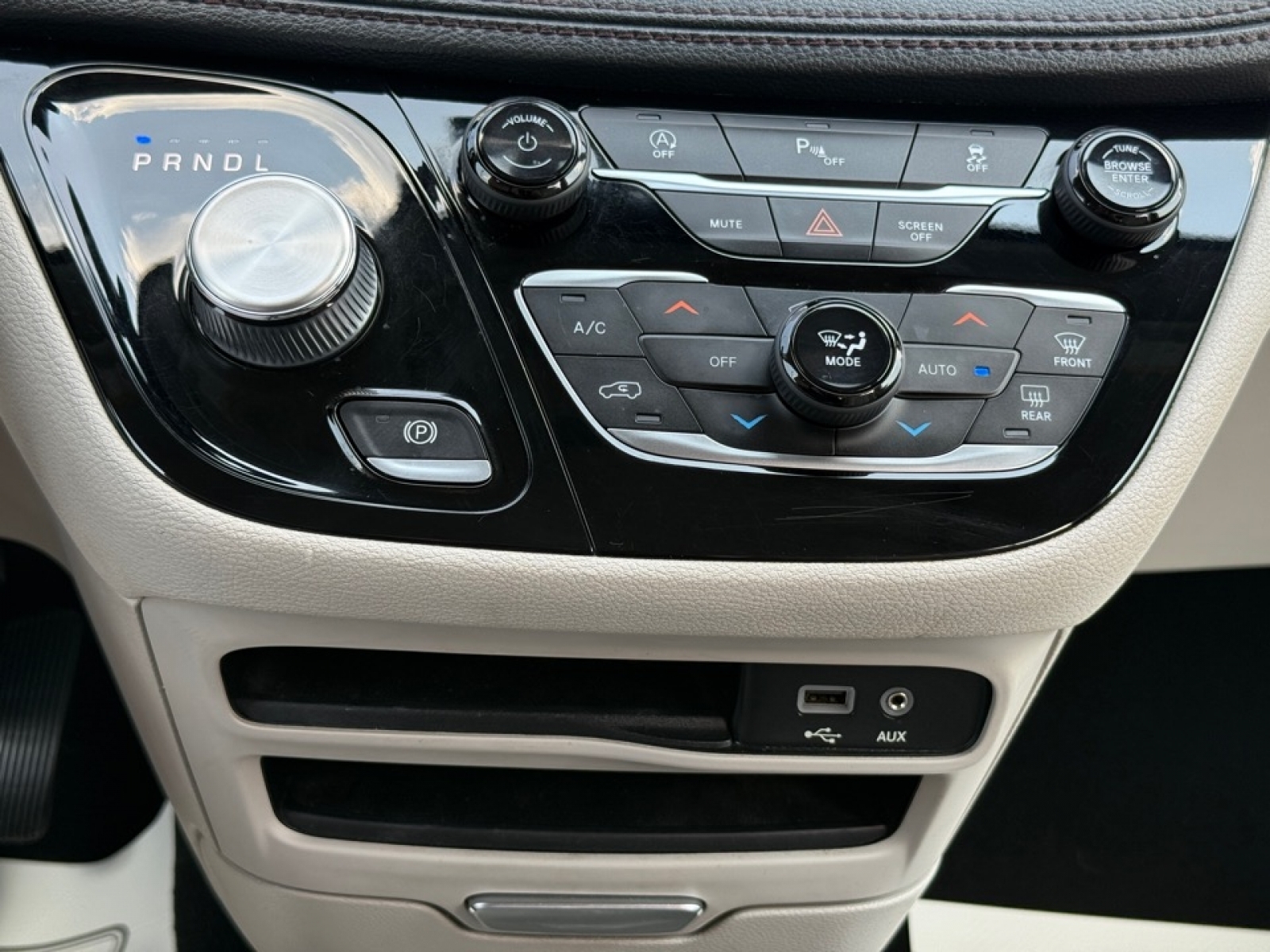 2020 Chrysler Pacifica Limited photo 30
