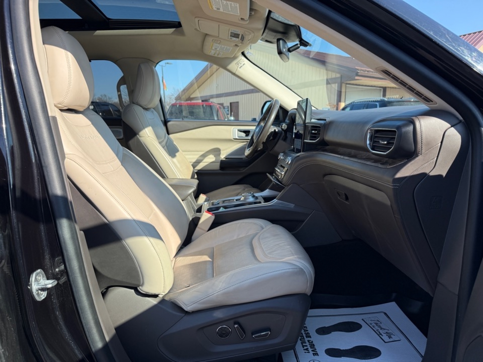 2020 Ford Explorer Platinum, 39528, Photo