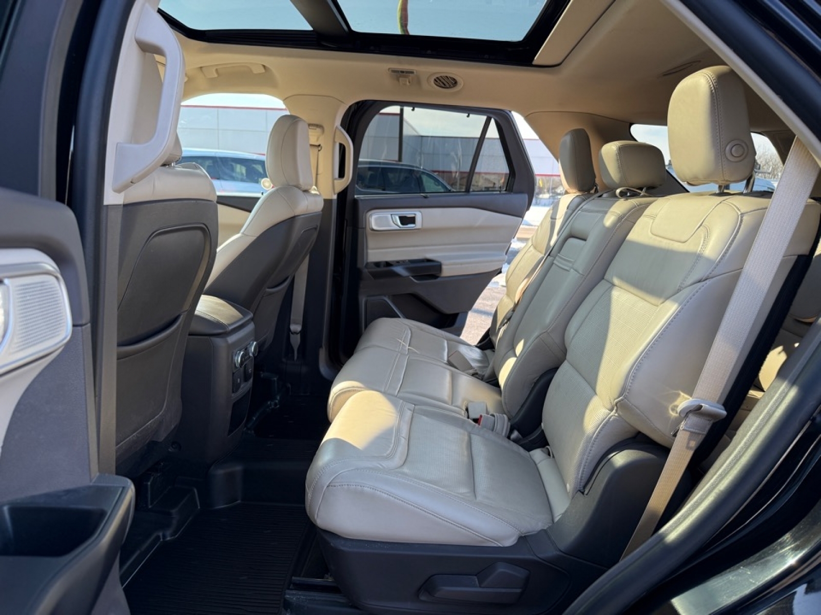 2020 Ford Explorer Platinum, 39528, Photo