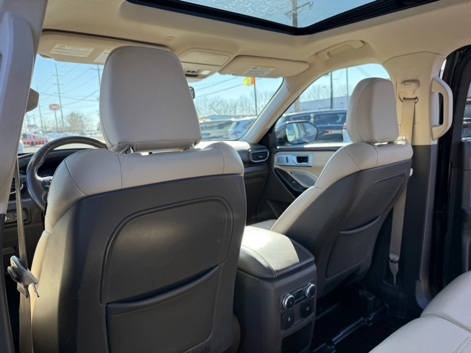 2020 Ford Explorer Platinum, 39528, Photo