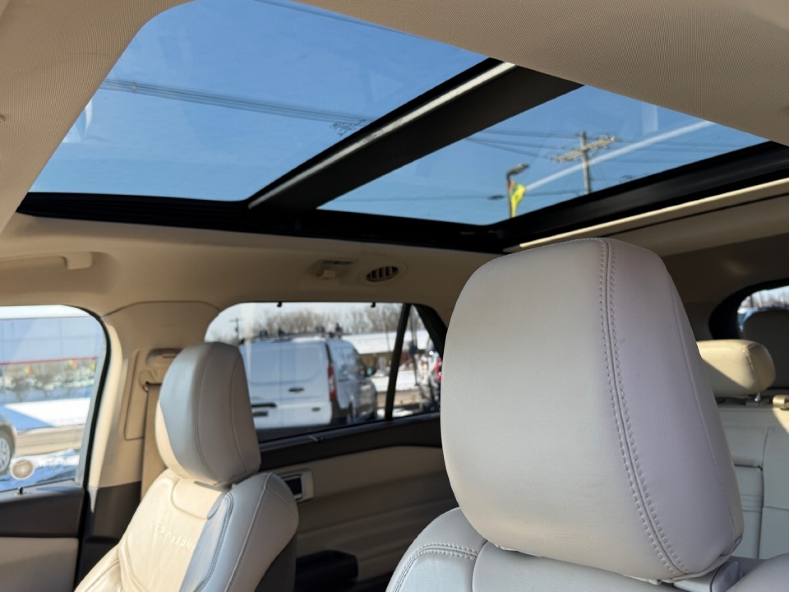 2020 Ford Explorer Platinum, 39528, Photo