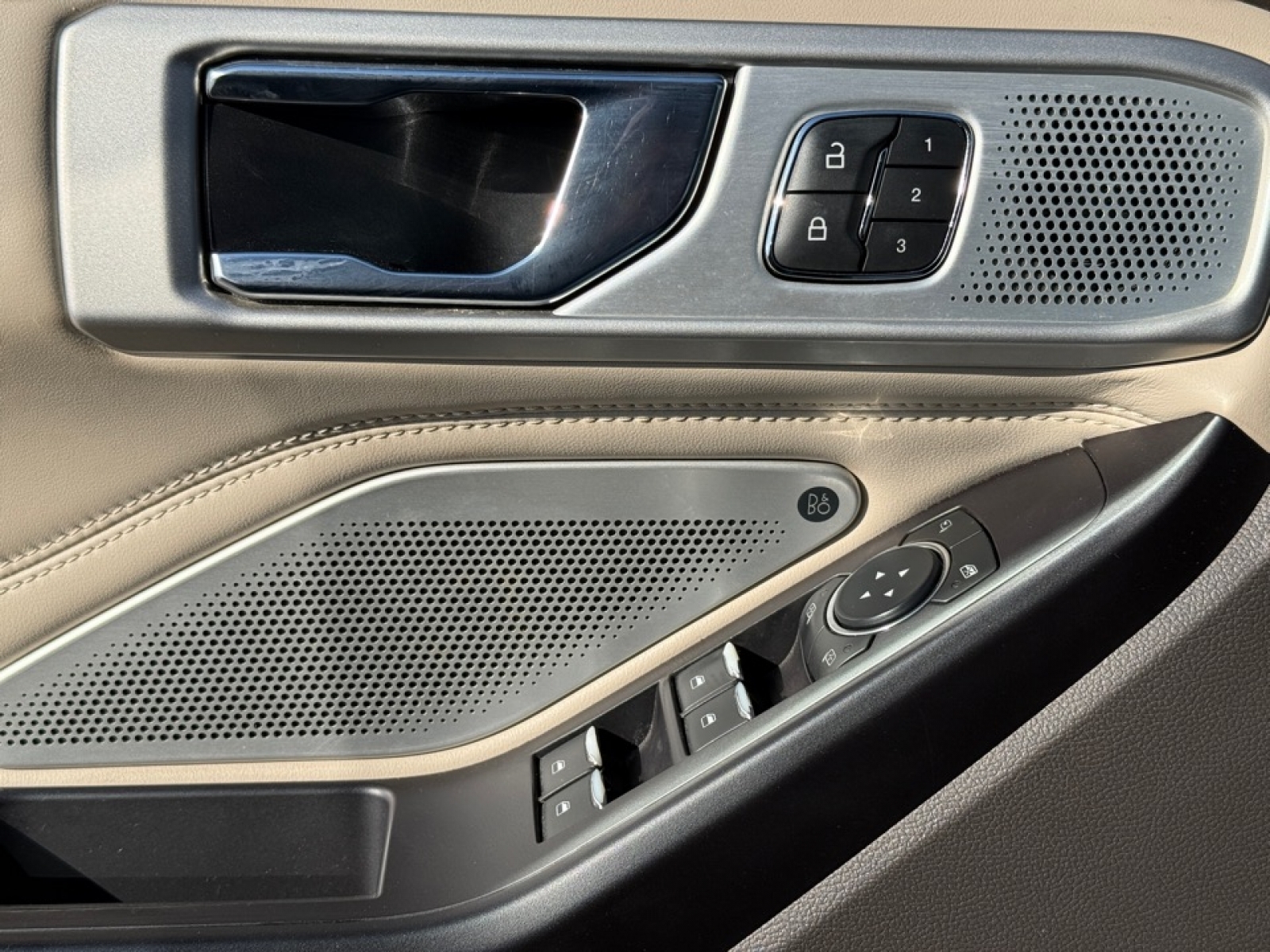 2020 Ford Explorer Platinum, 39528, Photo