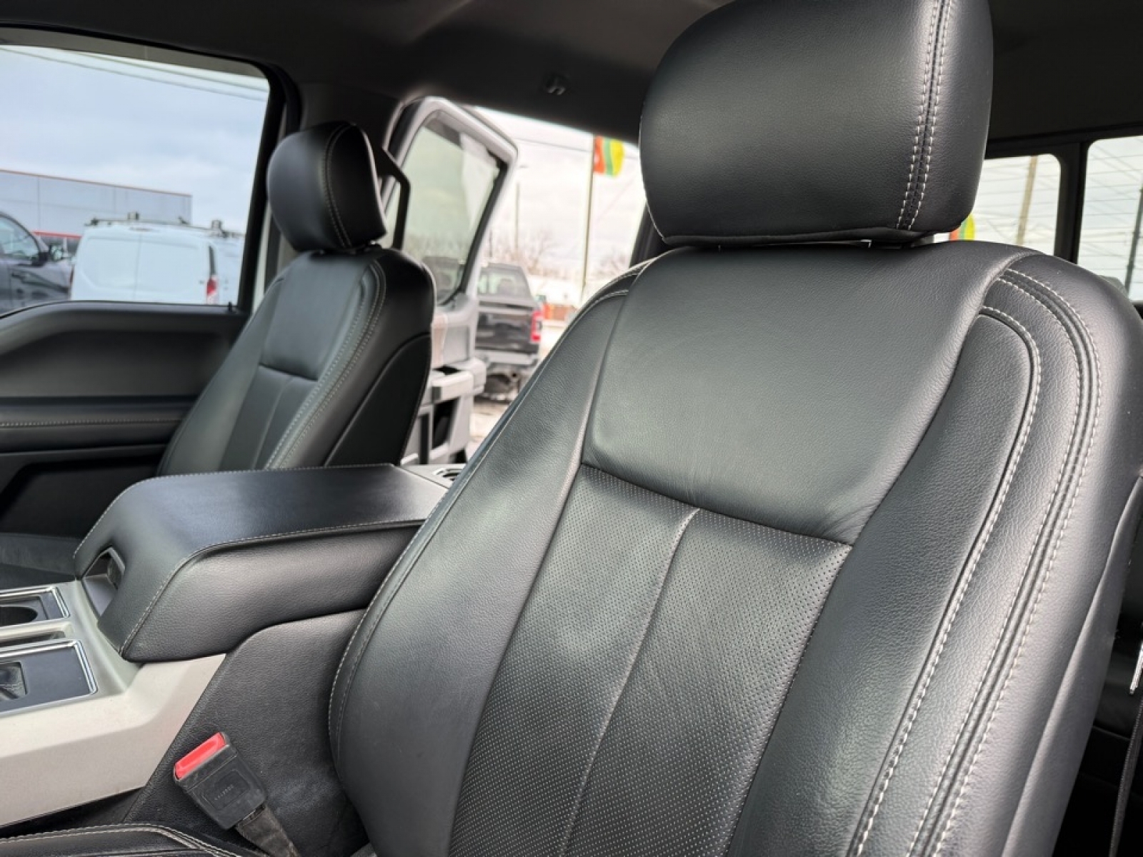 2020 Ford F-150 LARIAT, 39506, Photo