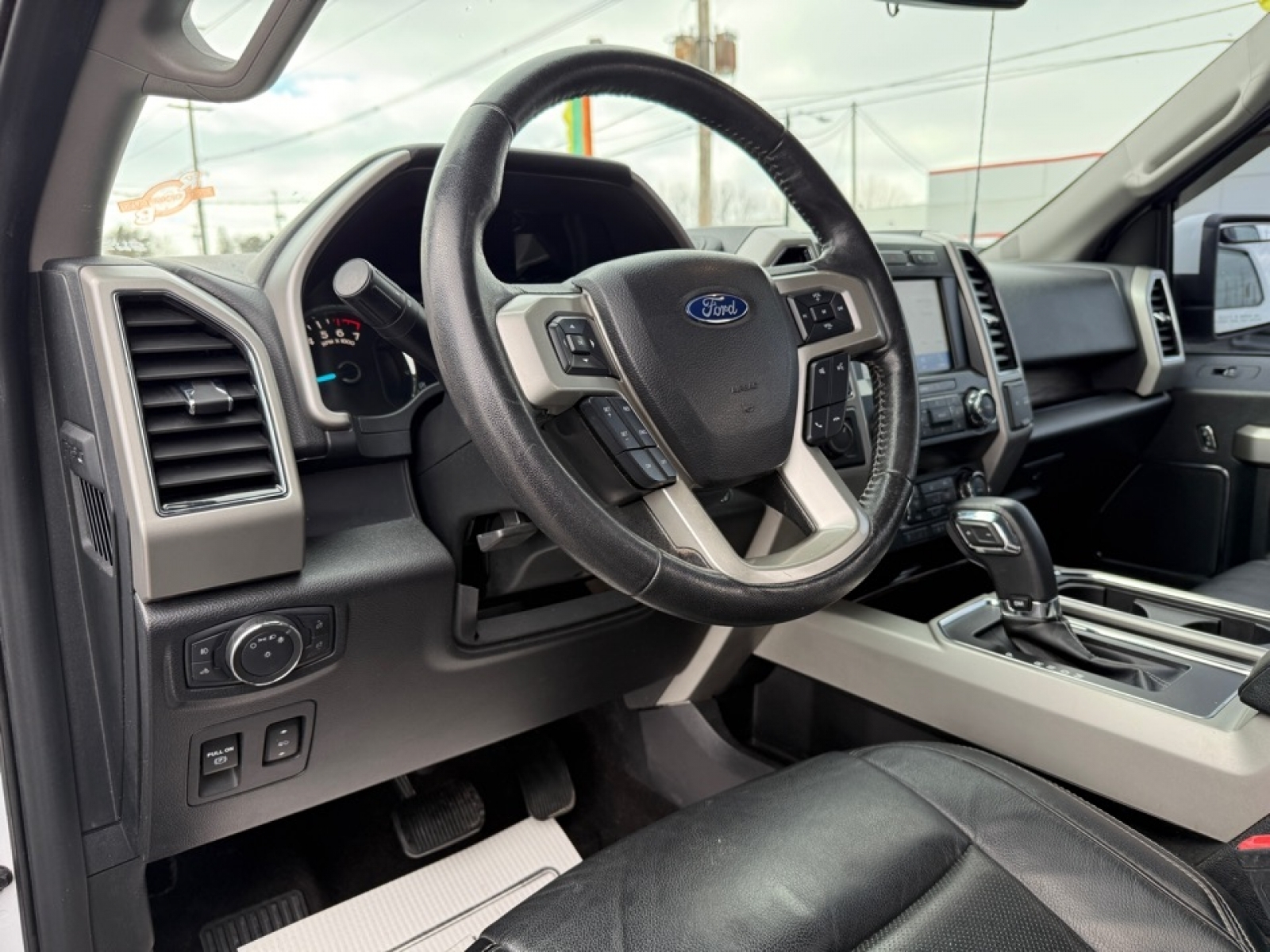2020 Ford F-150 LARIAT, 39506, Photo