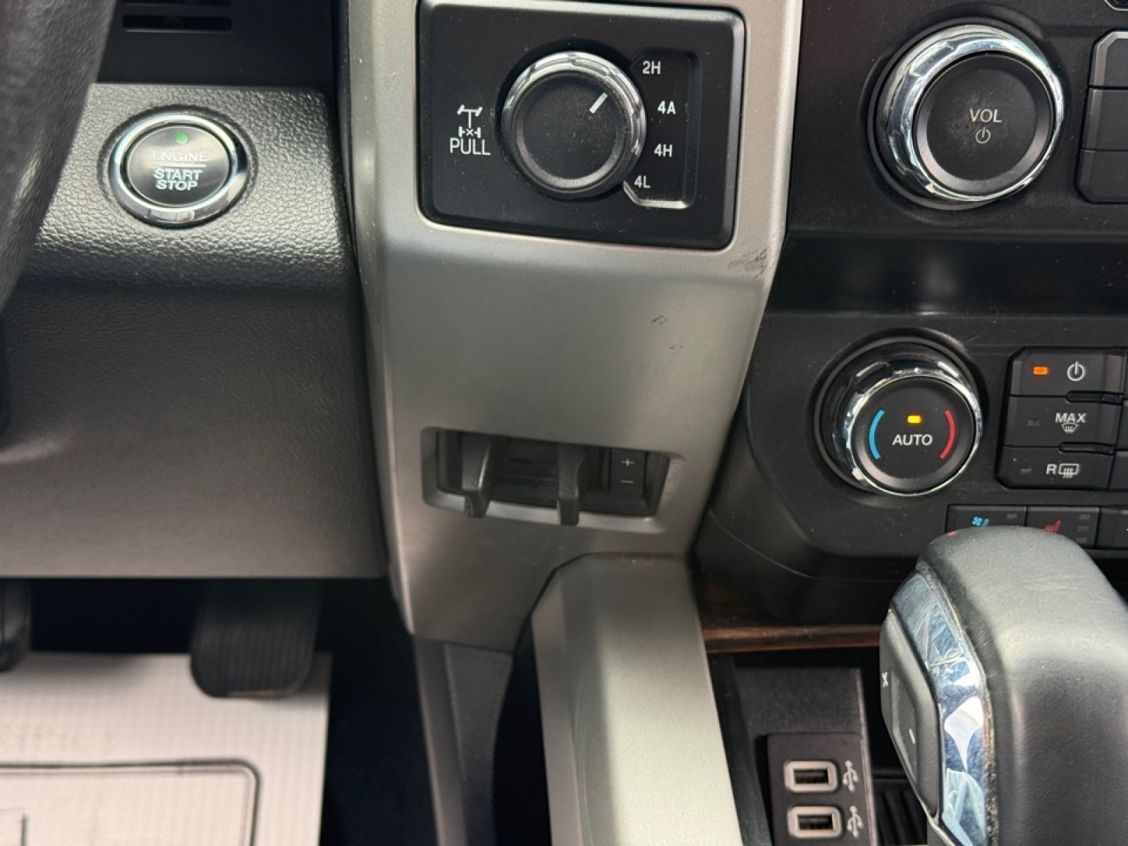 2020 Ford F-150 LARIAT, 39506, Photo