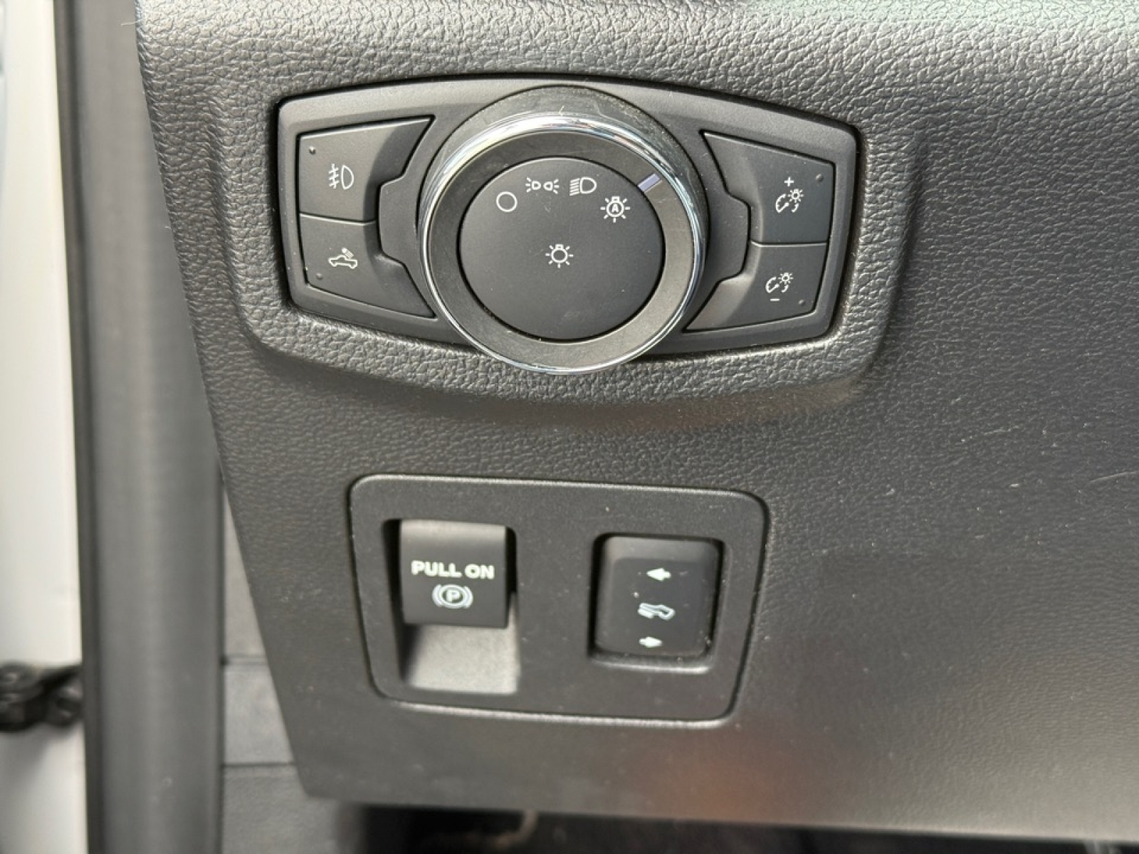 2020 Ford F-150 LARIAT, 39506, Photo