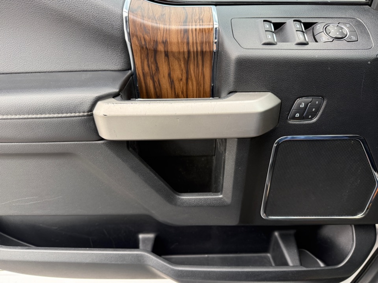 2020 Ford F-150 LARIAT, 39506, Photo