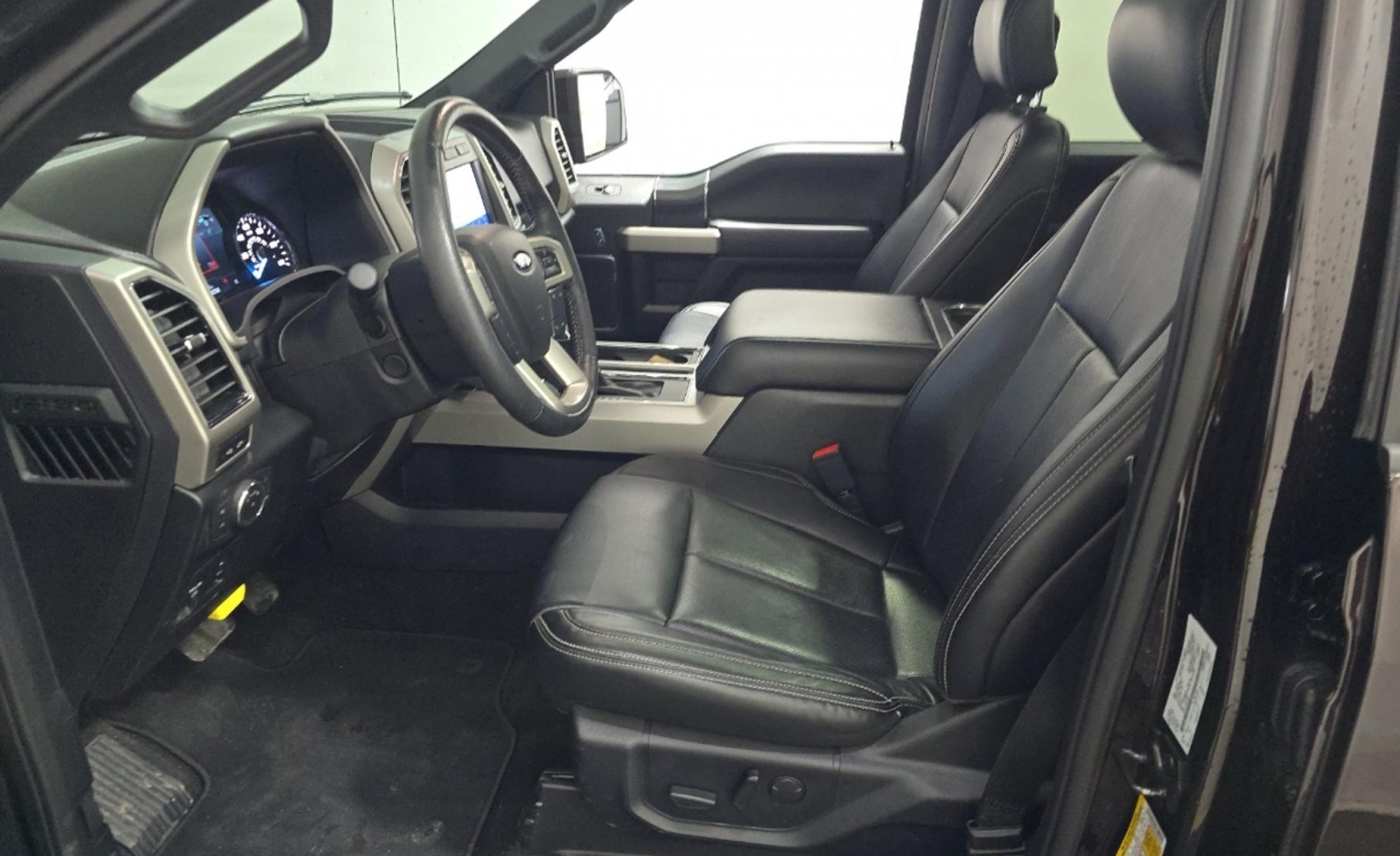 2020 Ford F-150 LARIAT, 39811, Photo