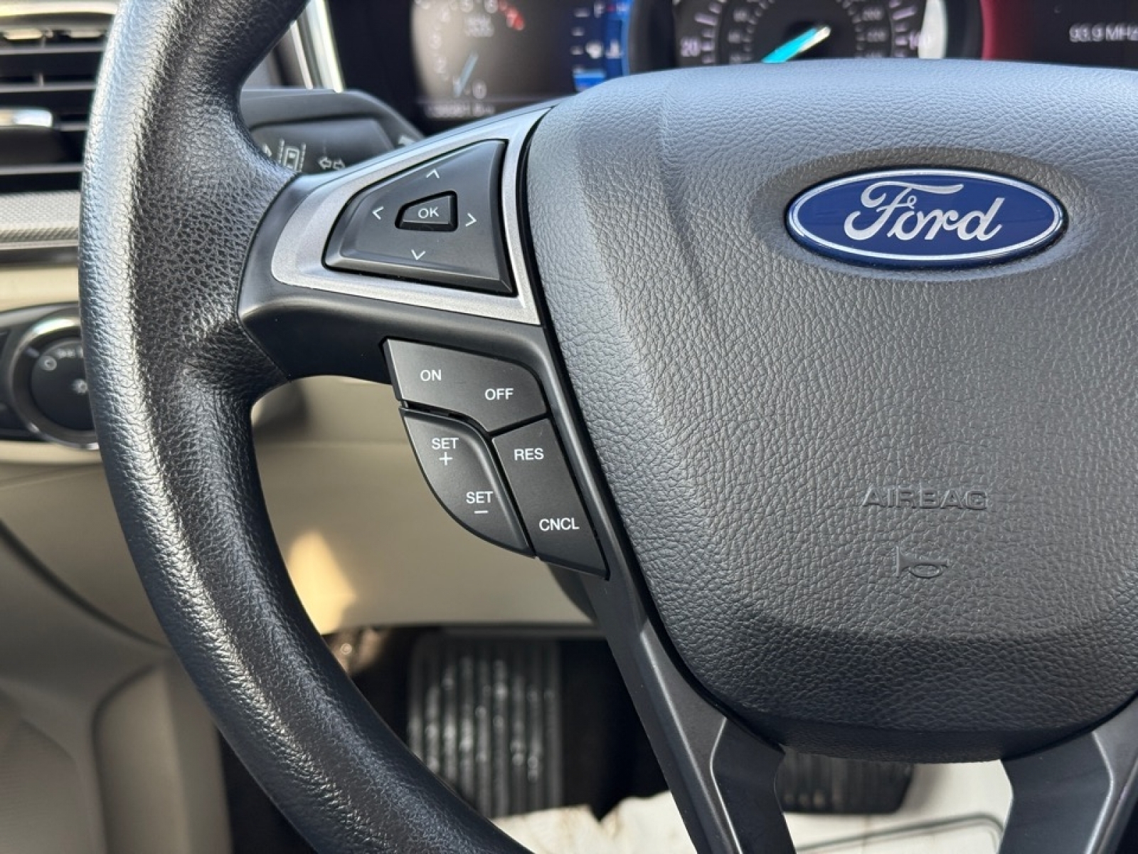 2020 Ford Fusion SE, 39253, Photo