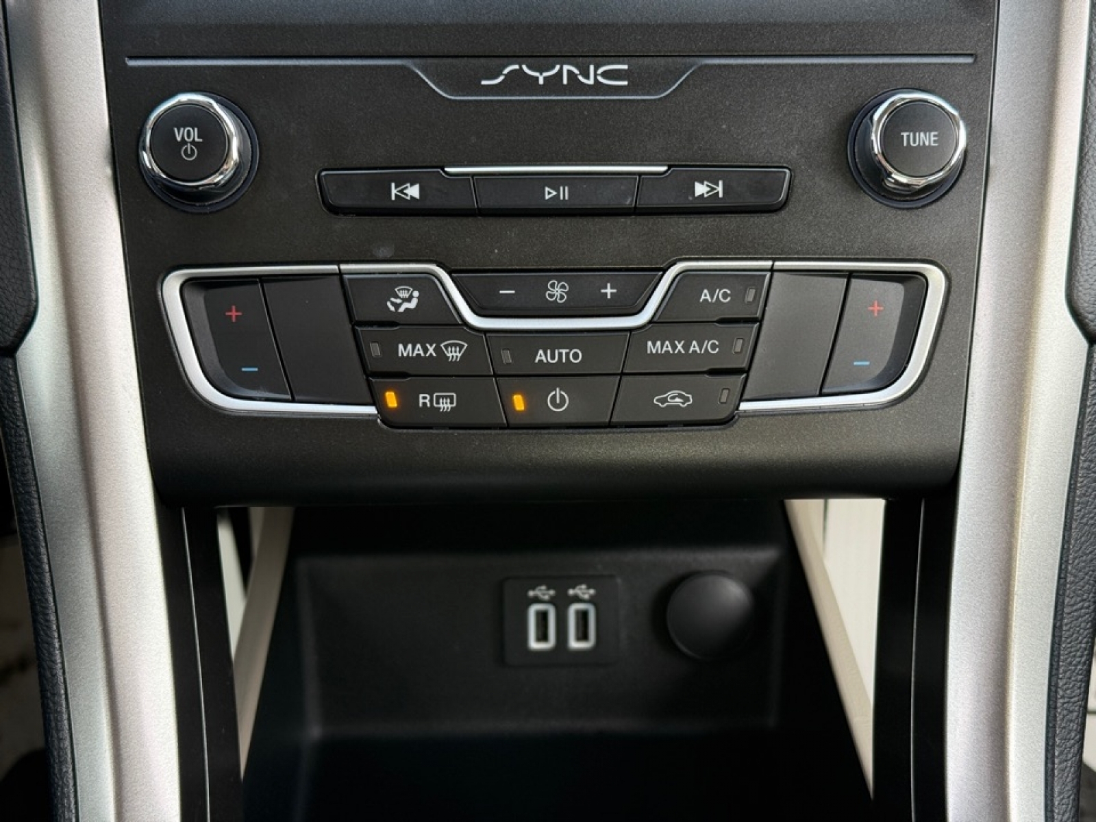 2020 Ford Fusion SE, 39253, Photo