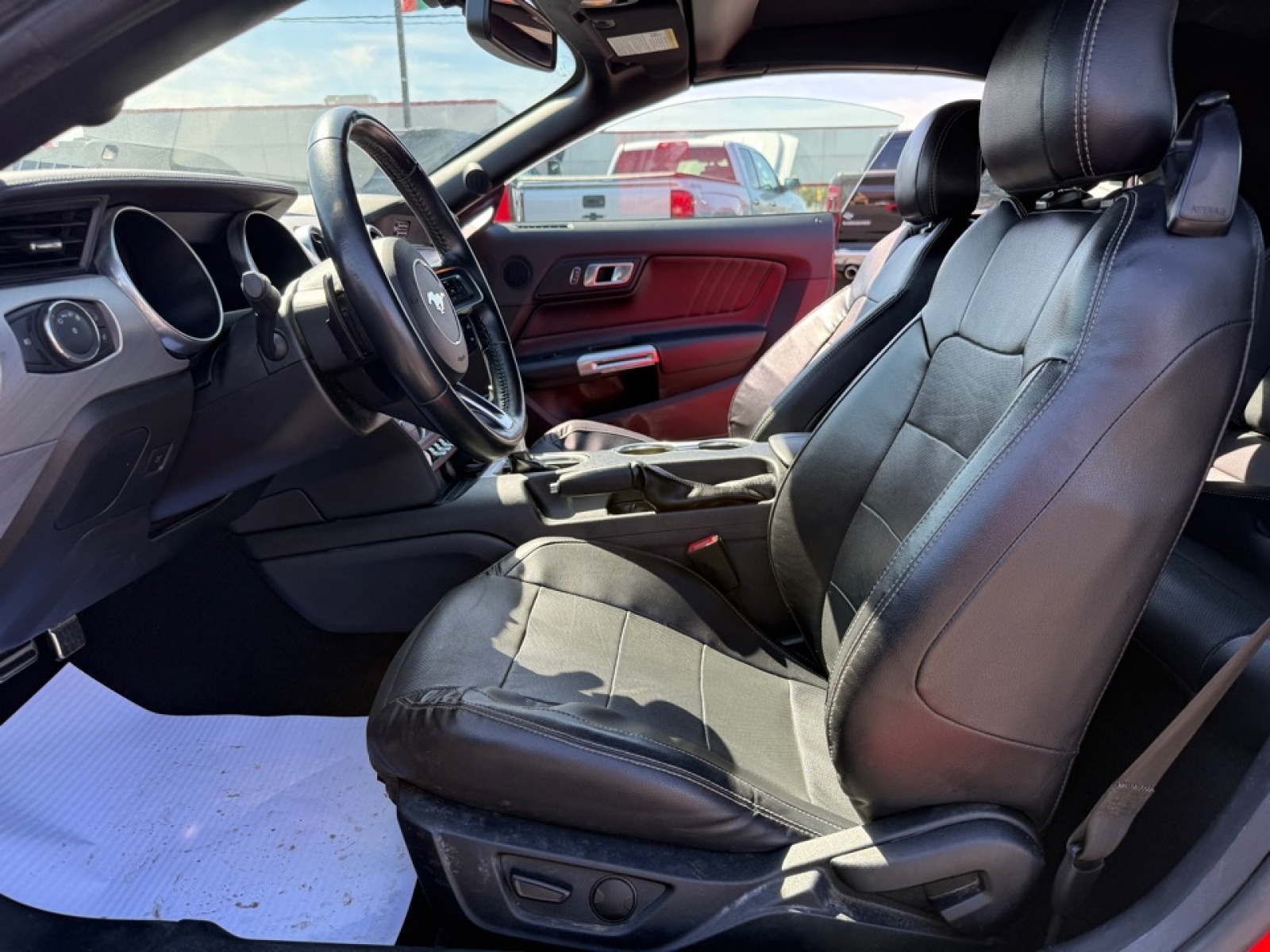 2020 Ford Mustang EcoBoost Premium Convertible, 39624, Photo