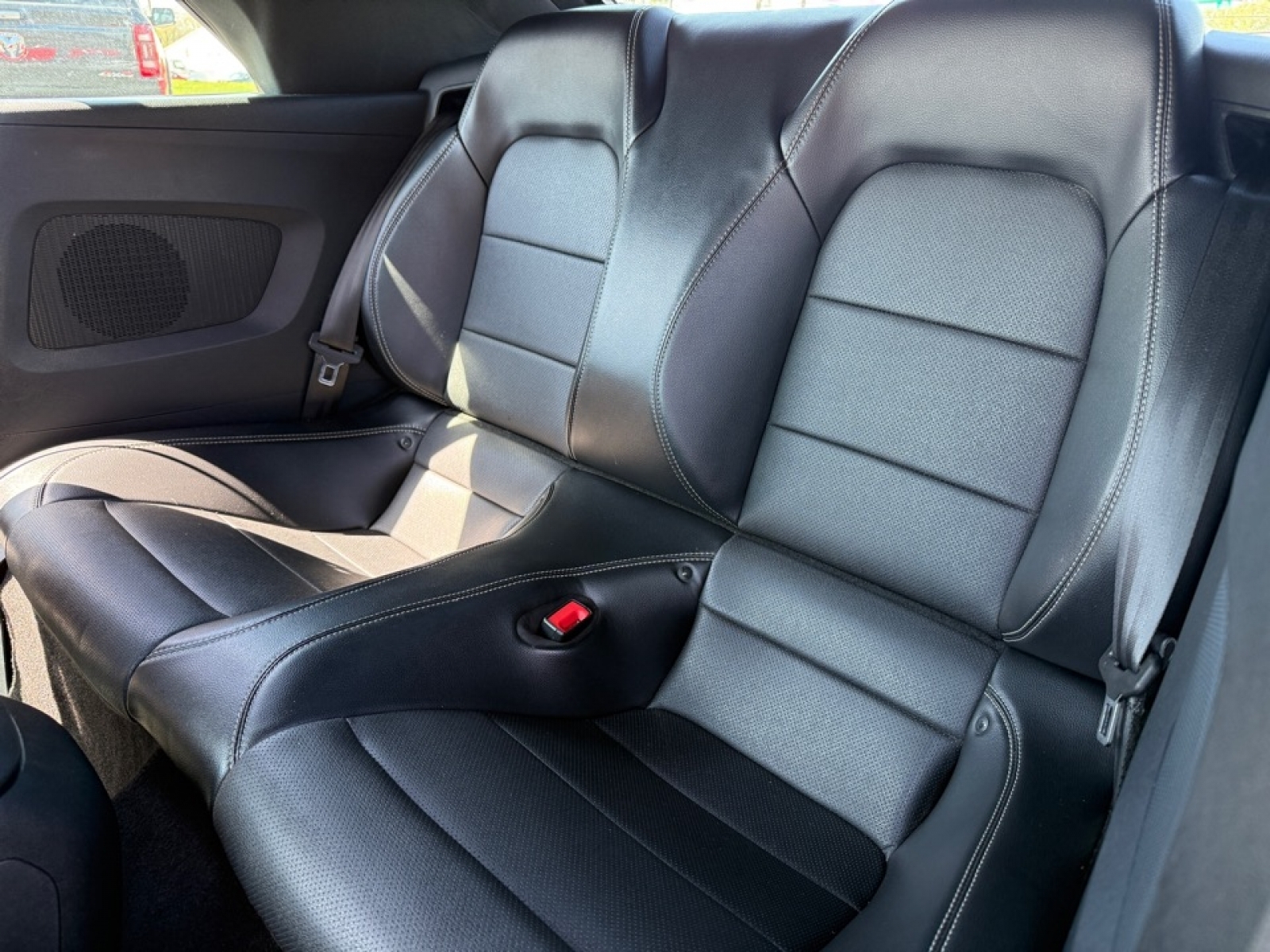 2020 Ford Mustang EcoBoost Premium Convertible, 39624, Photo