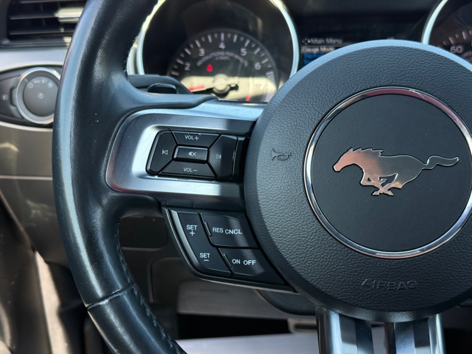 2020 Ford Mustang EcoBoost Premium Convertible, 39624, Photo