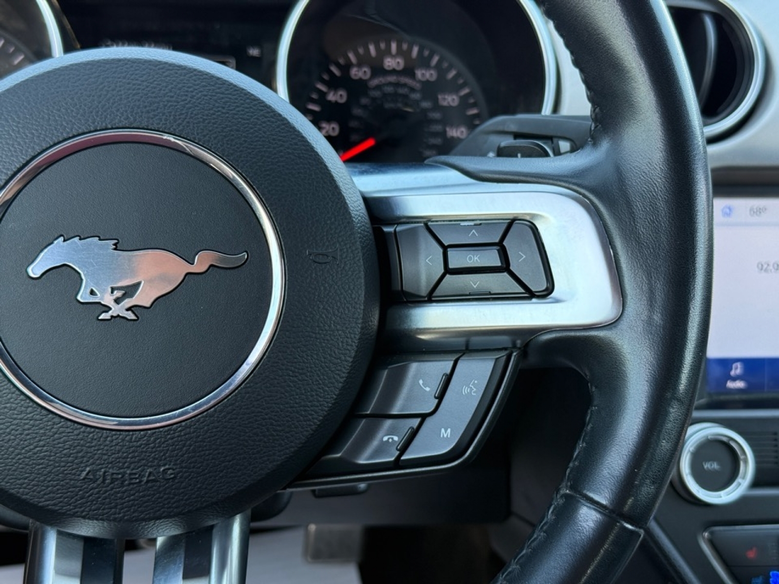 2020 Ford Mustang EcoBoost Premium Convertible, 39624, Photo