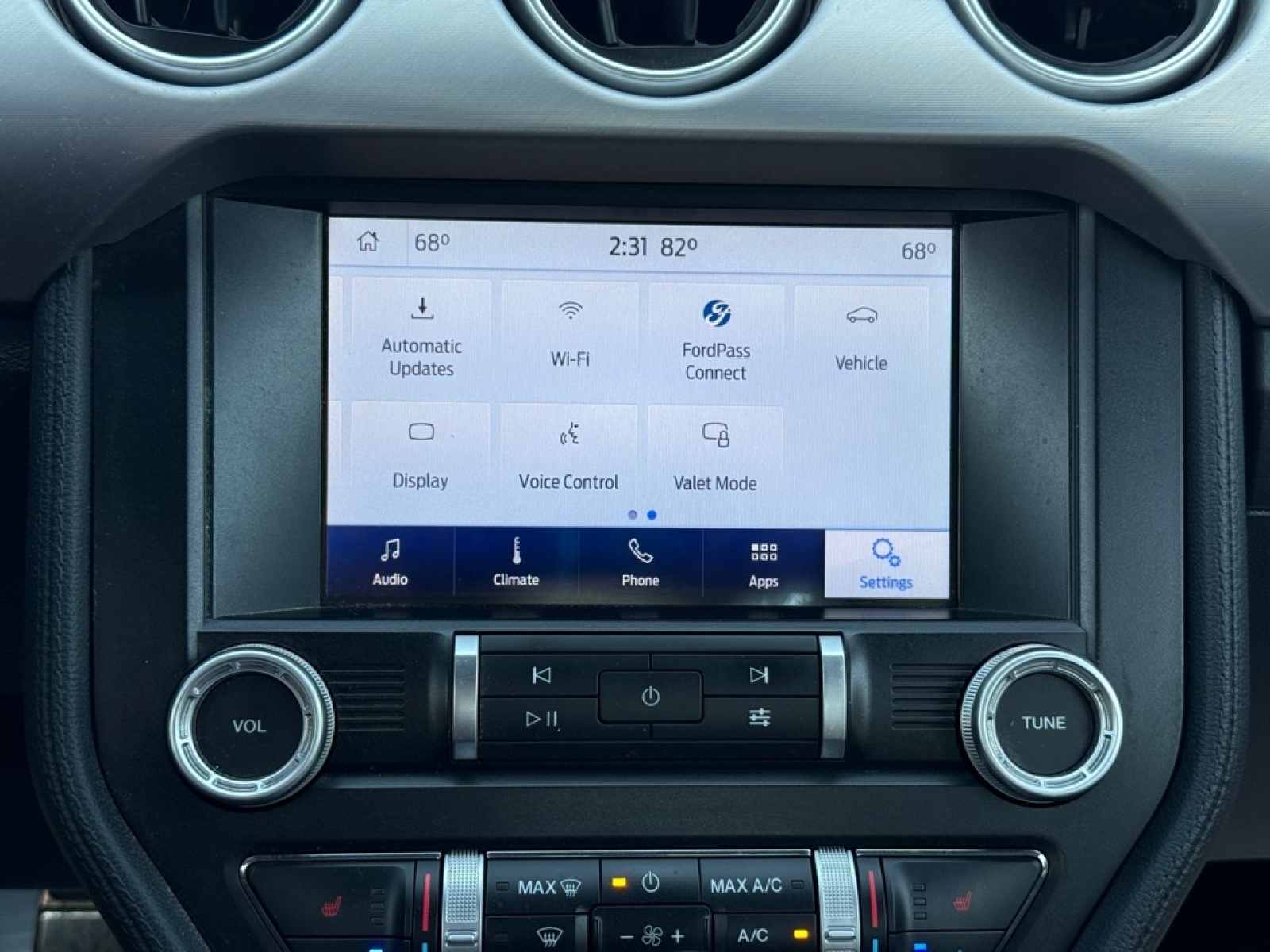 2020 Ford Mustang EcoBoost Premium Convertible, 39624, Photo