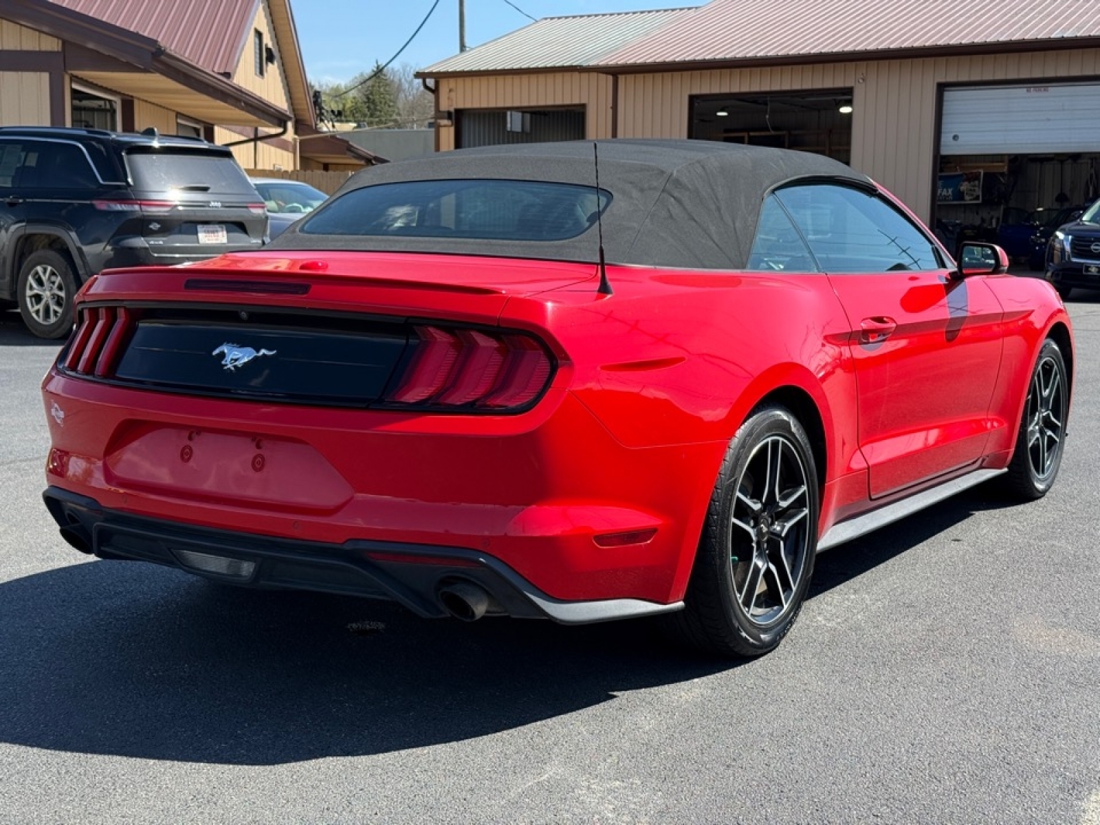 2020 Ford Mustang EcoBoost Premium Convertible, 39624, Photo