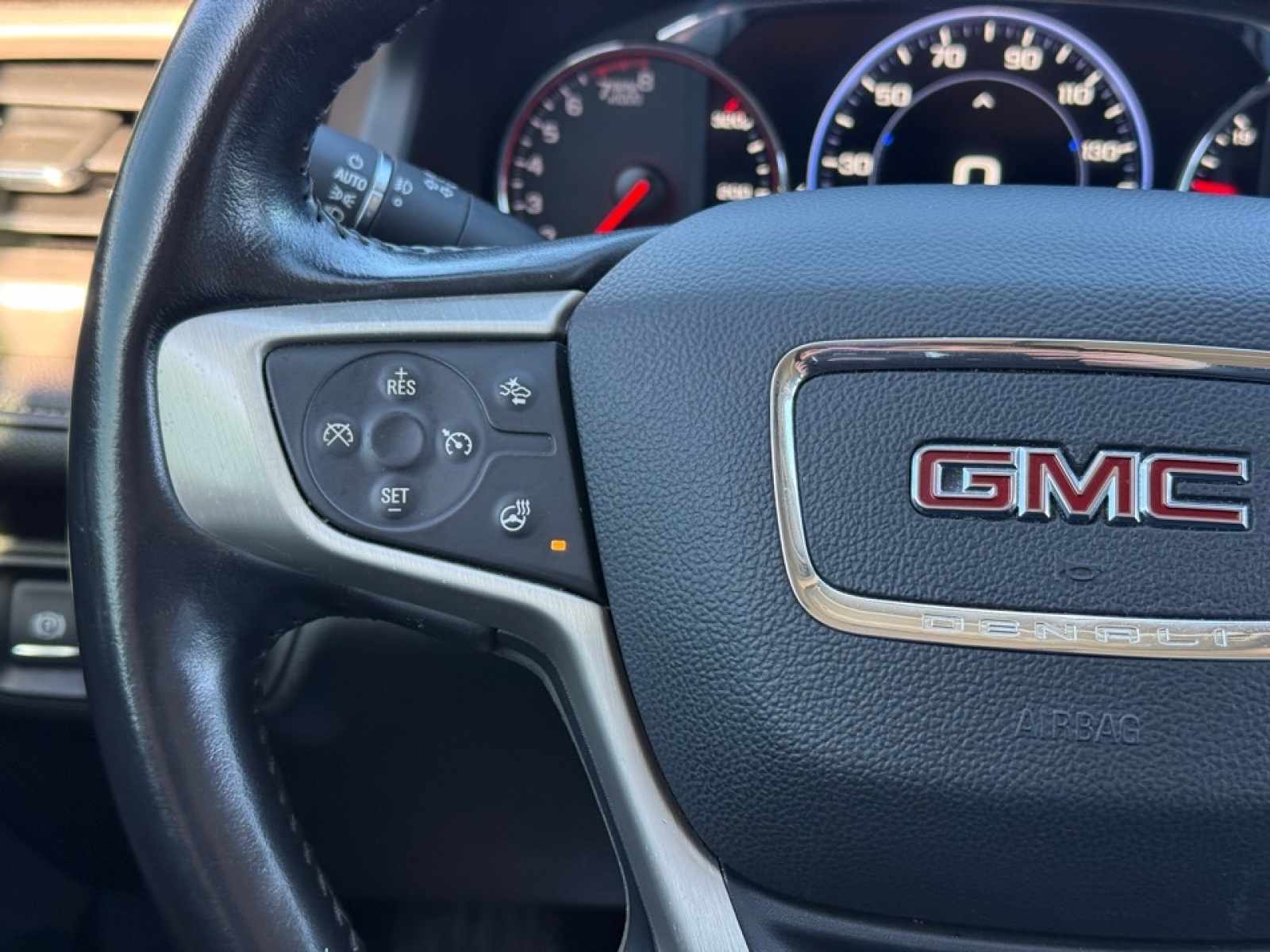 2020 GMC Acadia AWD Denali, 39412, Photo