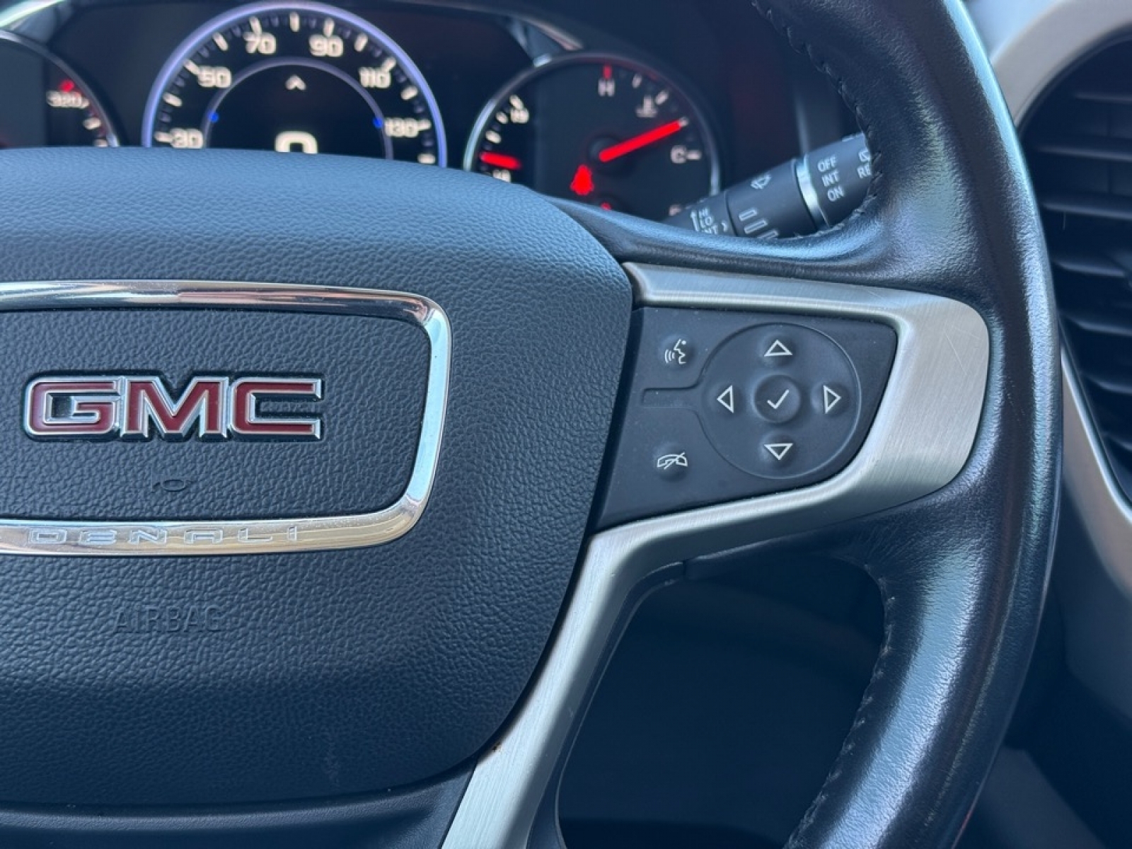 2020 GMC Acadia AWD Denali, 39412, Photo