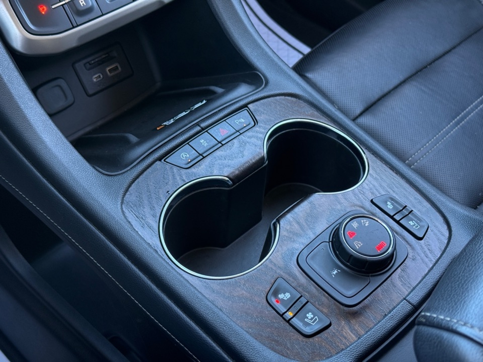 2020 GMC Acadia AWD Denali, 39412, Photo