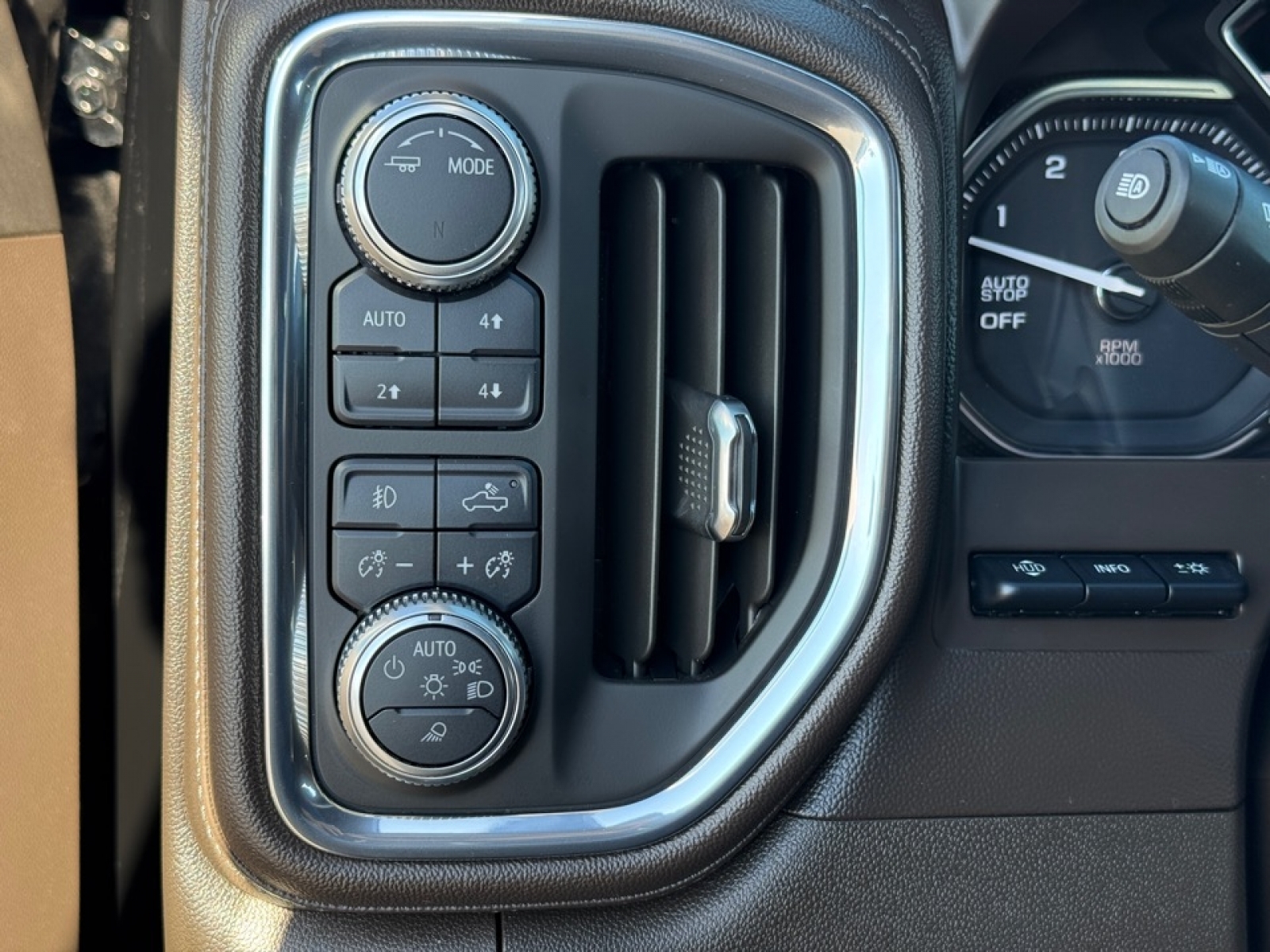 2020 GMC Sierra 1500 4WD Crew Cab Short Box Denali, 39187, Photo