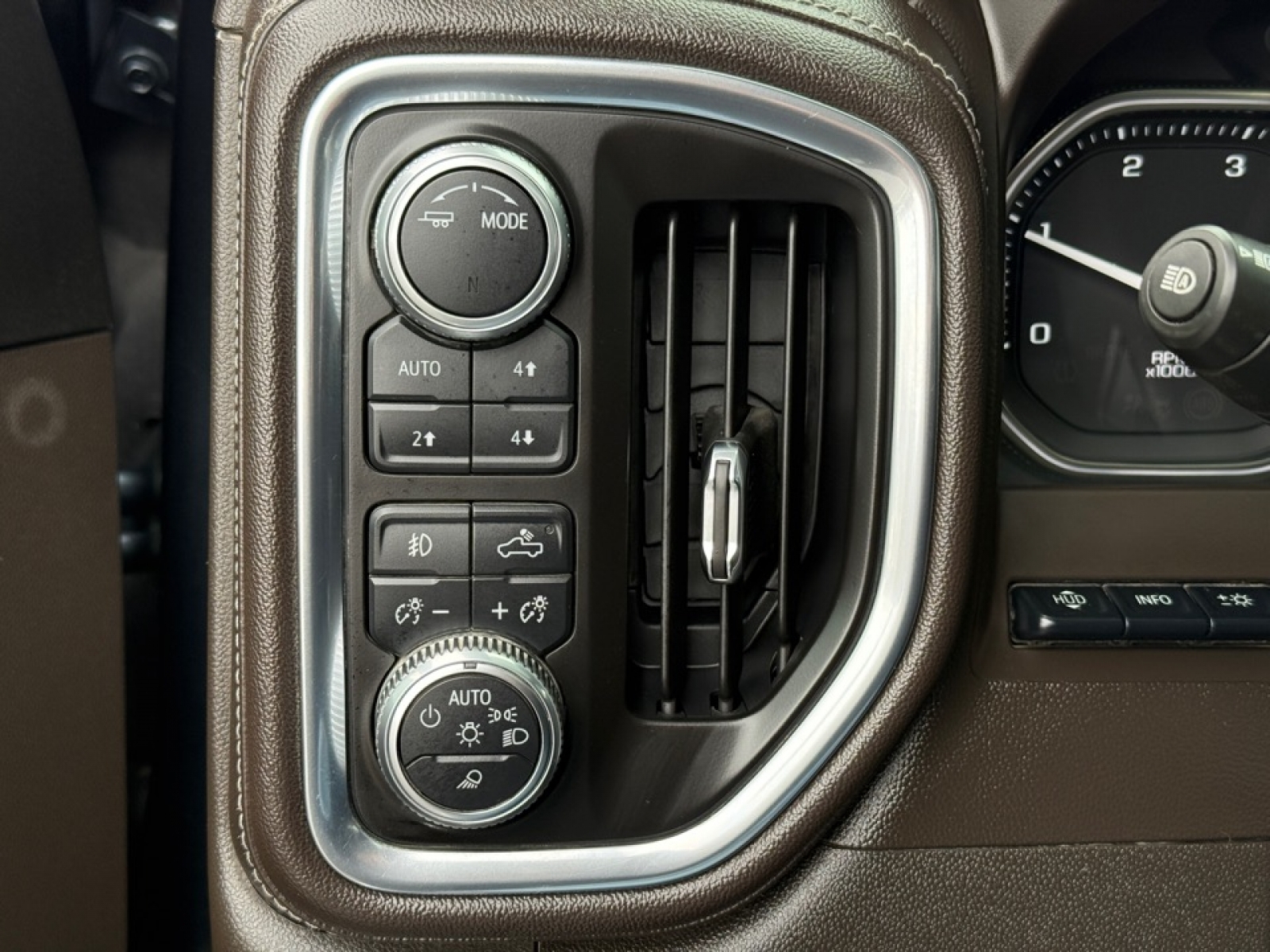 2020 GMC Sierra 2500HD 4WD Crew Cab Standard Bed SLT, 39209, Photo