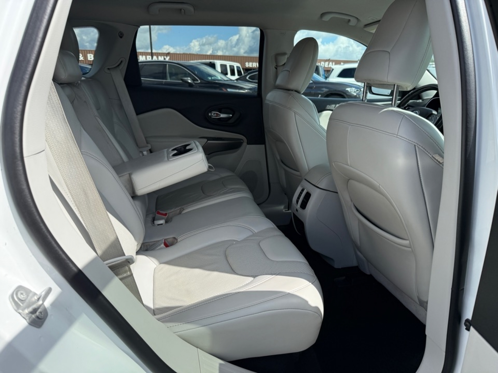 2020 Jeep Cherokee Limited photo 15