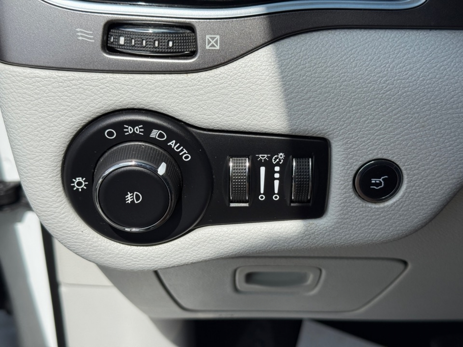 2020 Jeep Cherokee Limited photo 34
