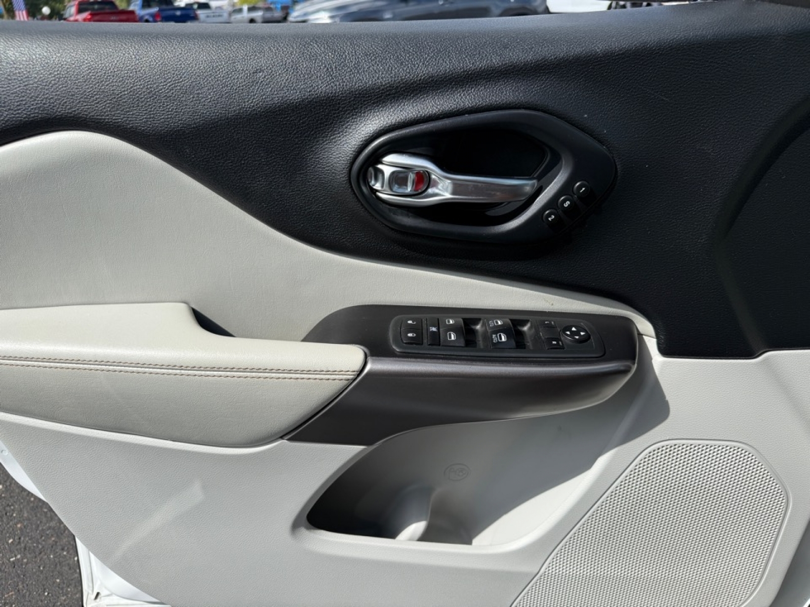 2020 Jeep Cherokee Limited photo 35