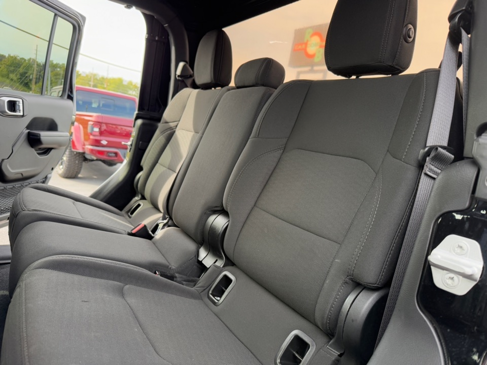 2020 Jeep Gladiator Sport S 4X4, 38974, Photo