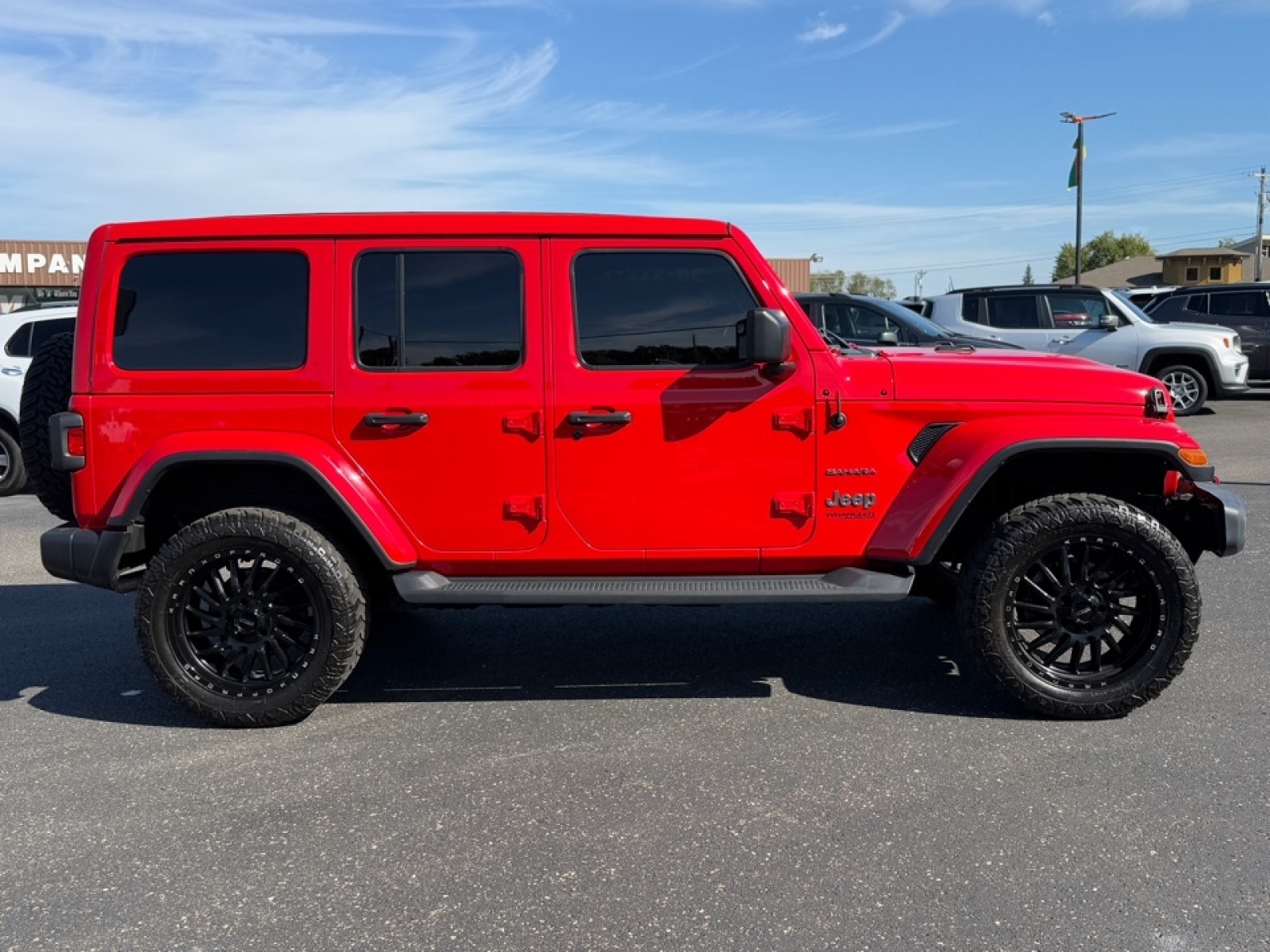2020 Jeep Wrangler Unlimited Sahara, 38975, Photo