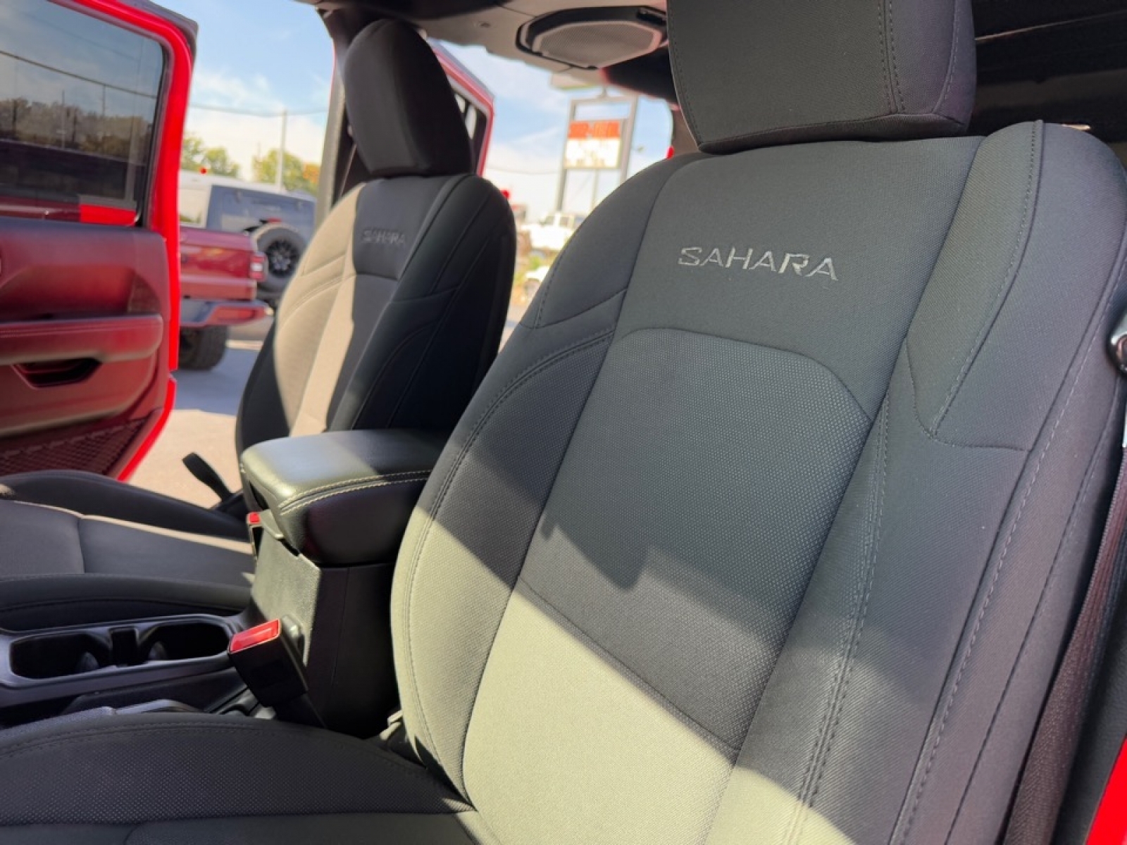 2020 Jeep Wrangler Unlimited Sahara, 38975, Photo