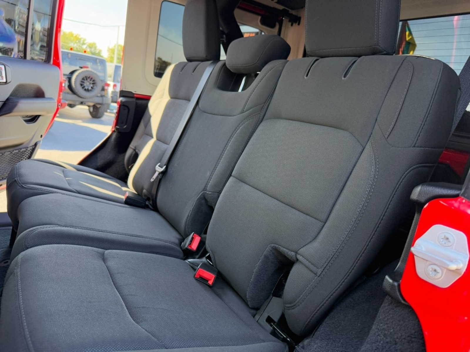 2020 Jeep Wrangler Unlimited Sahara, 38975, Photo