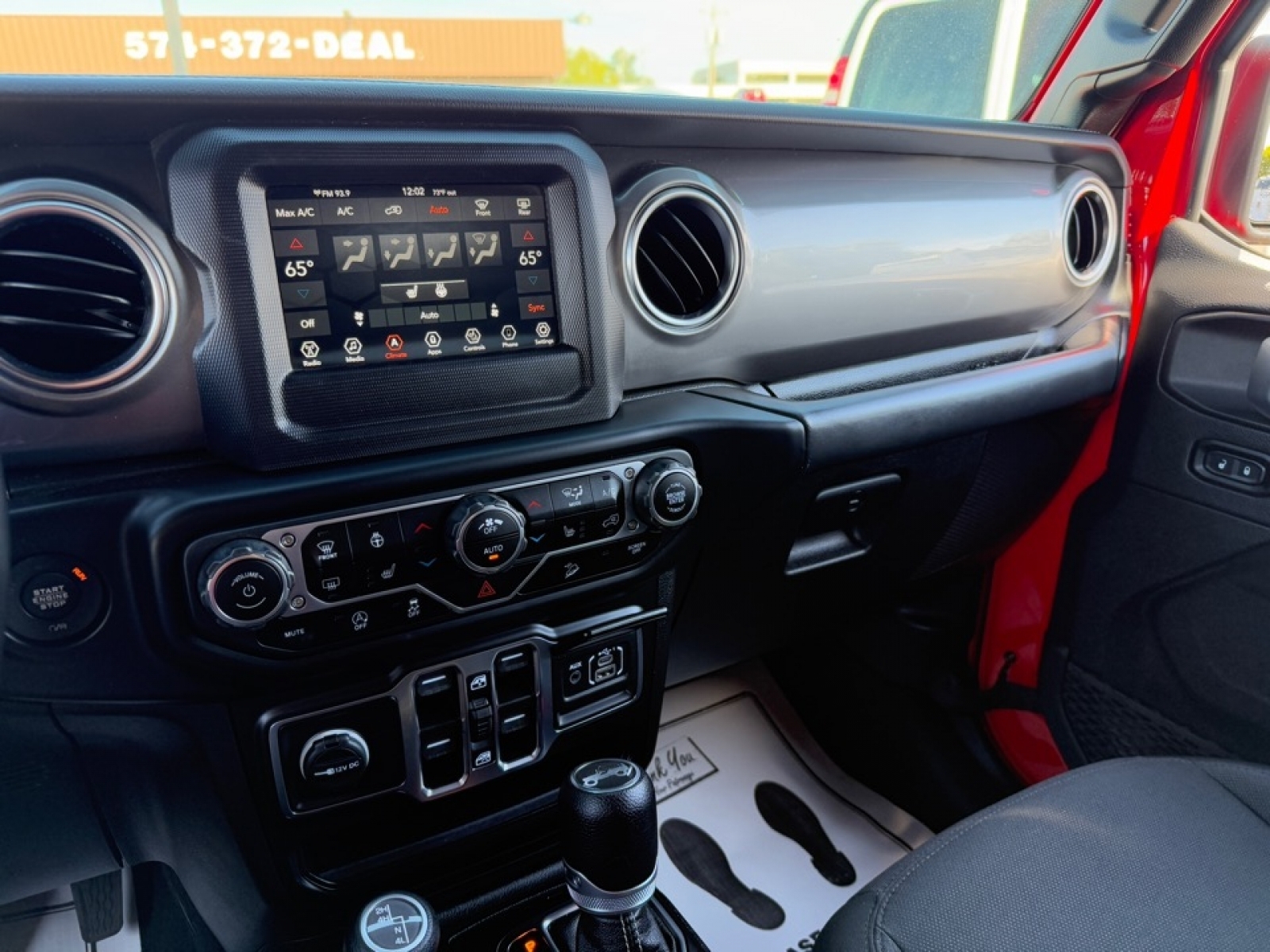 2020 Jeep Wrangler Unlimited Sahara, 38975, Photo