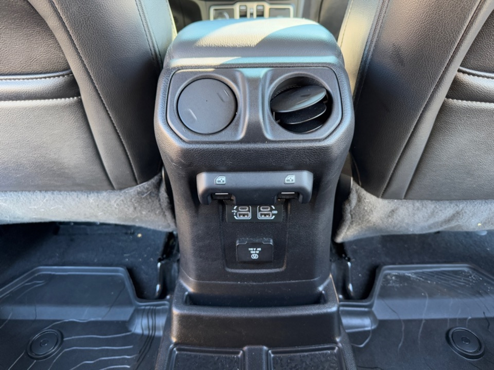 2020 Jeep Wrangler Unlimited Sahara Altitude, 39028, Photo