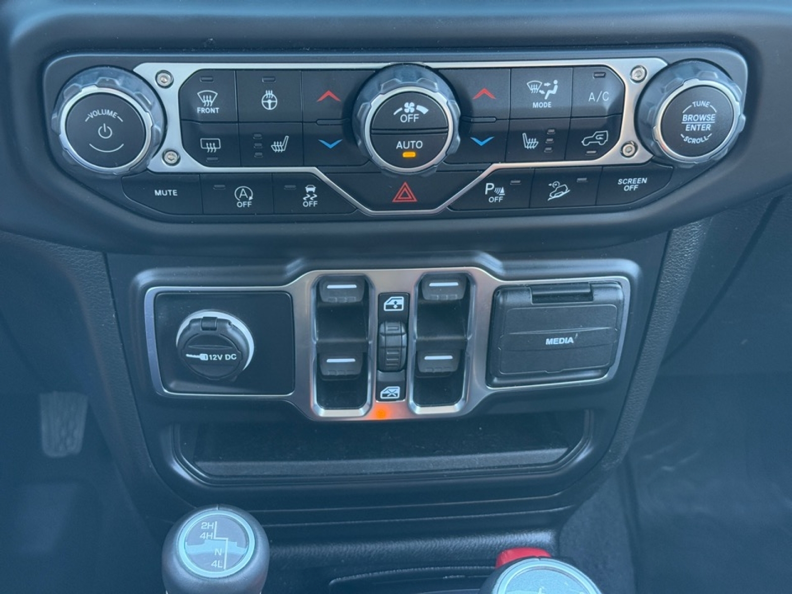 2020 Jeep Wrangler Unlimited Sahara Altitude, 39028, Photo