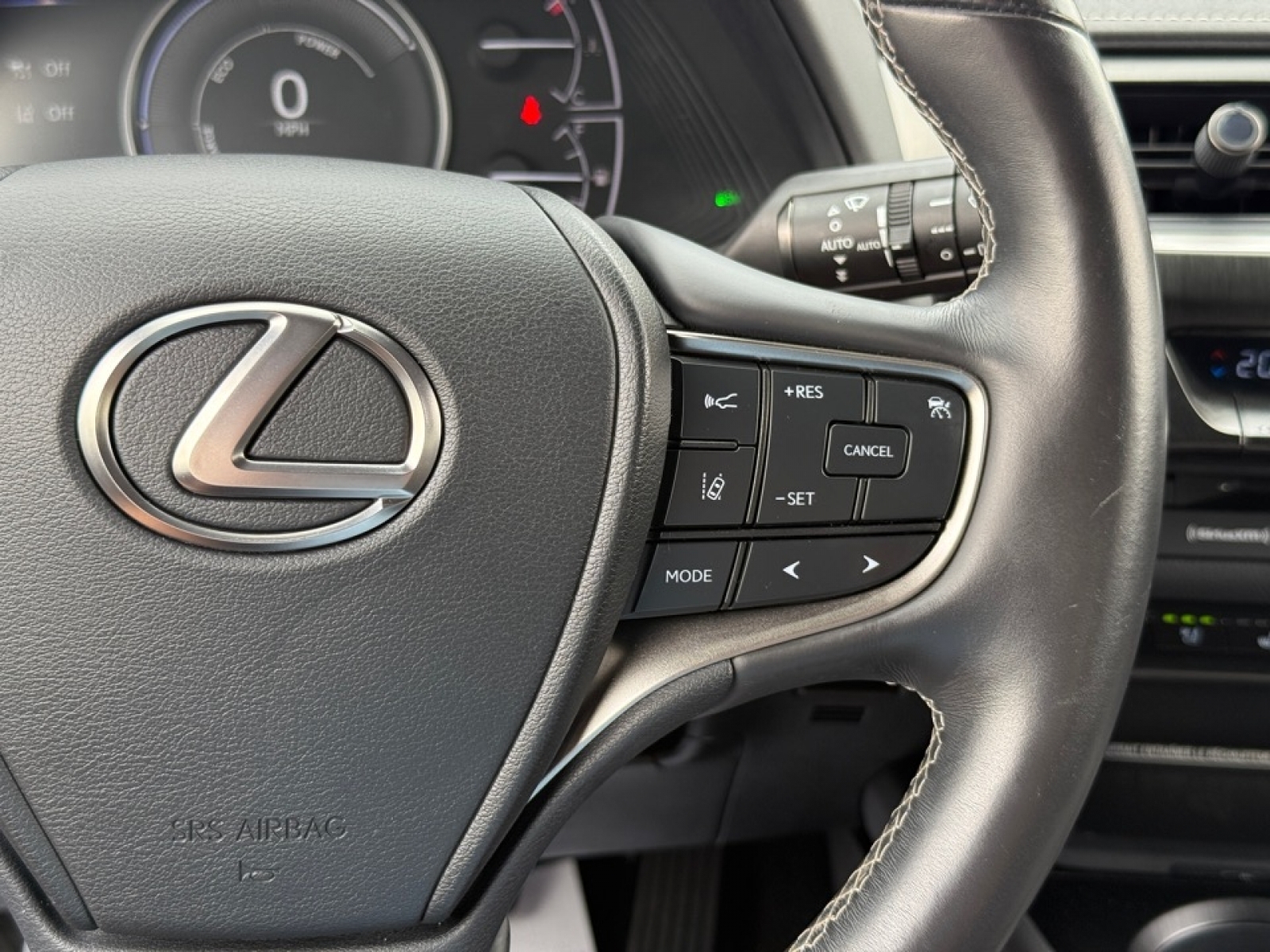 2020 Lexus UX 250h photo 8