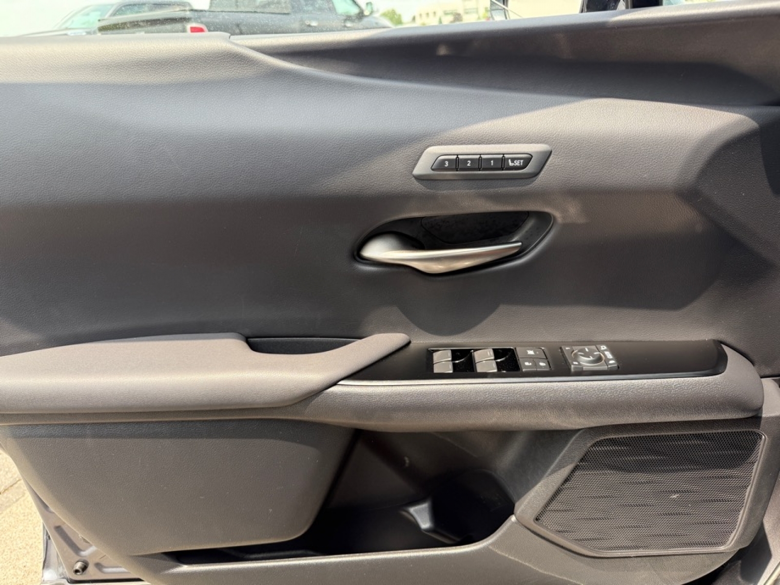 2020 Lexus UX 250h photo 16