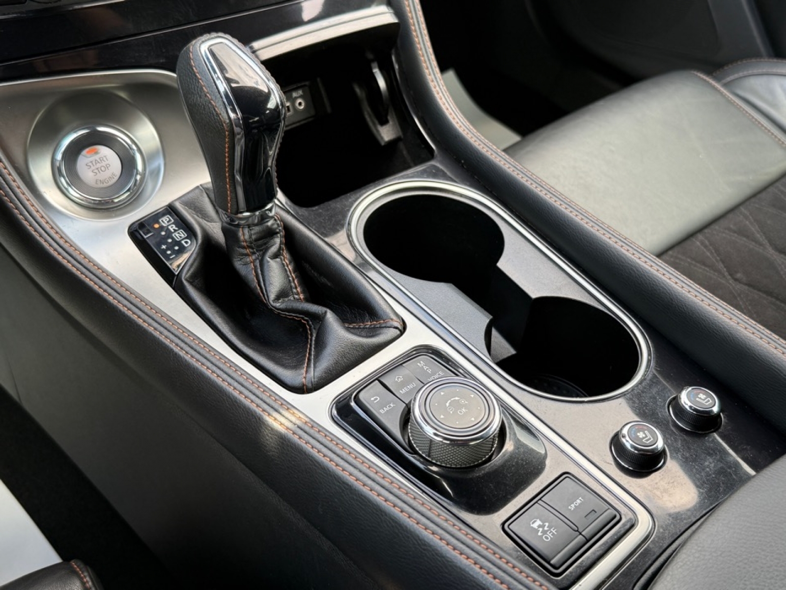 2020 Nissan Maxima SR Xtronic CVT, 38765, Photo