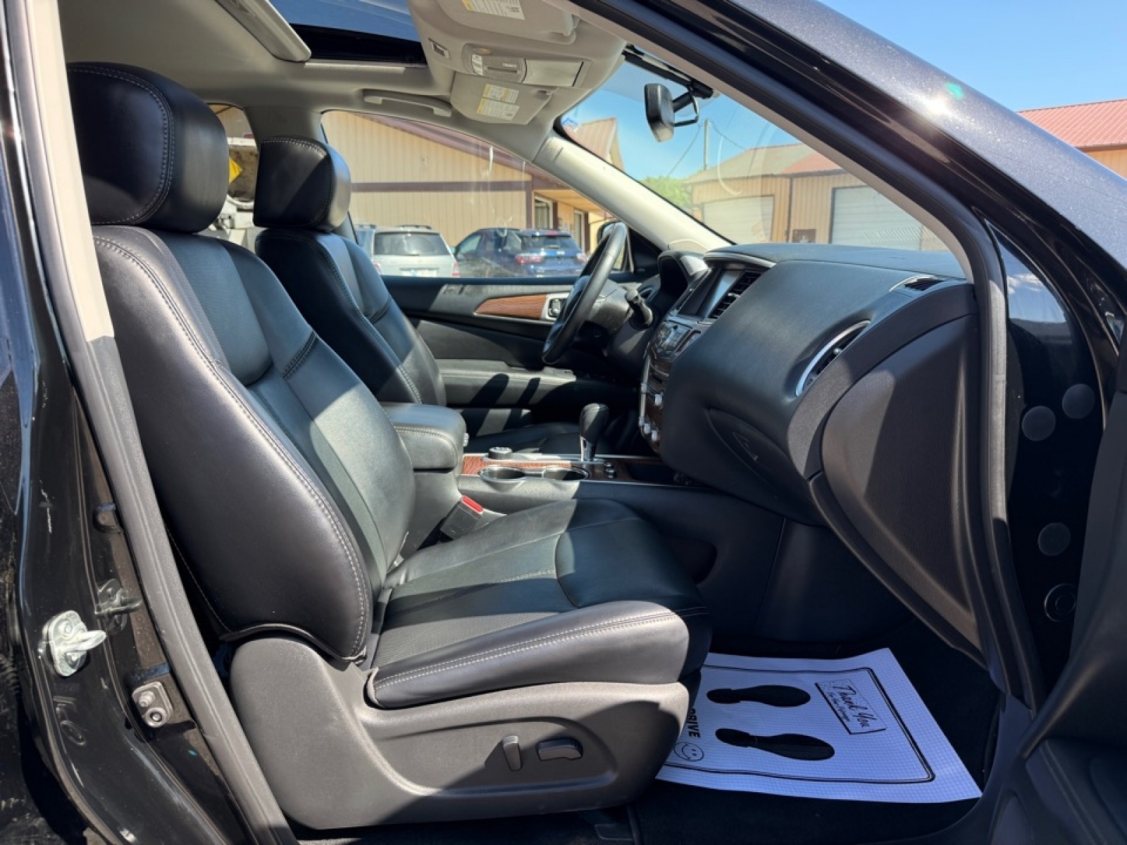 2020 Nissan Pathfinder Platinum 4WD, 38390, Photo