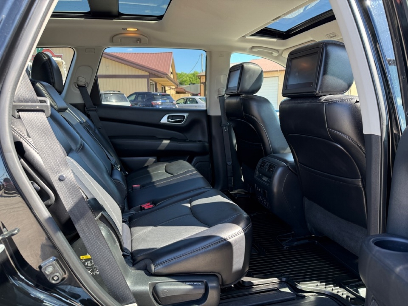 2020 Nissan Pathfinder Platinum 4WD, 38390, Photo