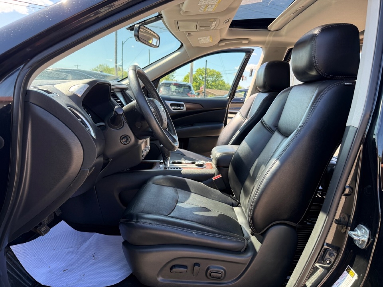 2020 Nissan Pathfinder Platinum 4WD, 38390, Photo