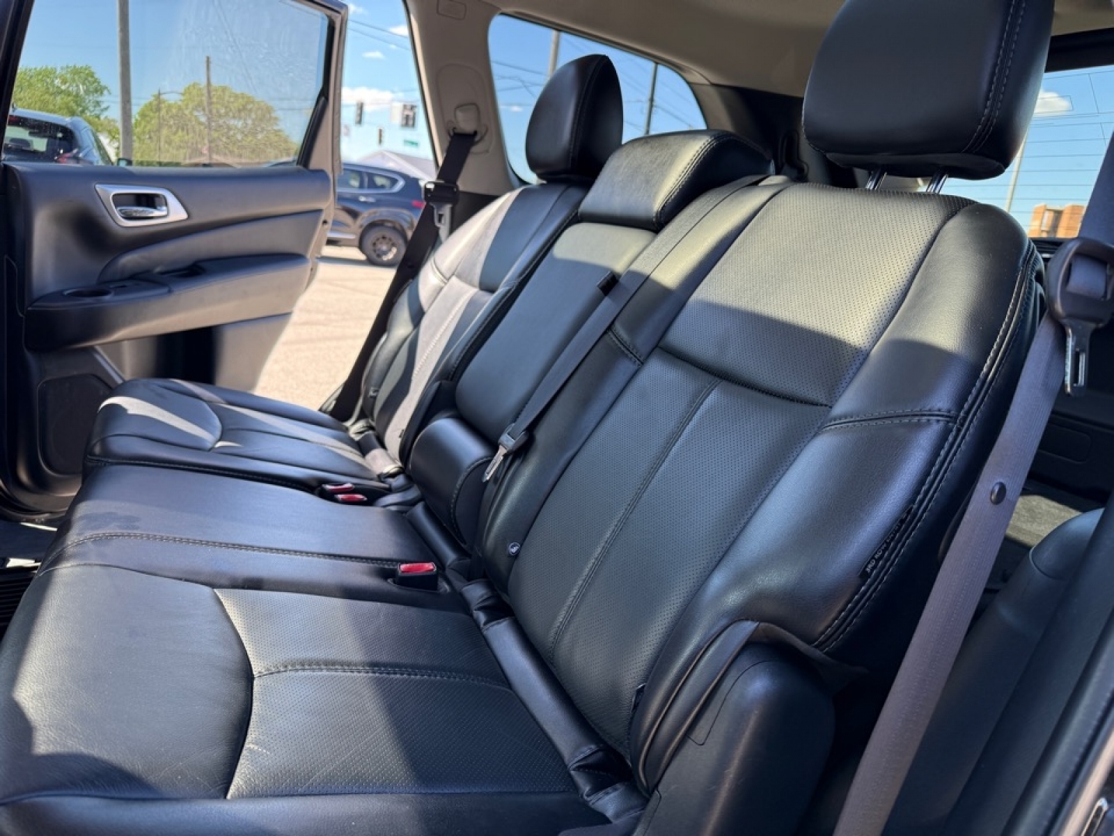 2020 Nissan Pathfinder Platinum 4WD, 38390, Photo