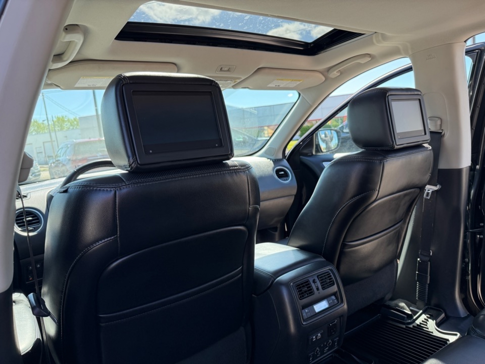 2020 Nissan Pathfinder Platinum 4WD, 38390, Photo